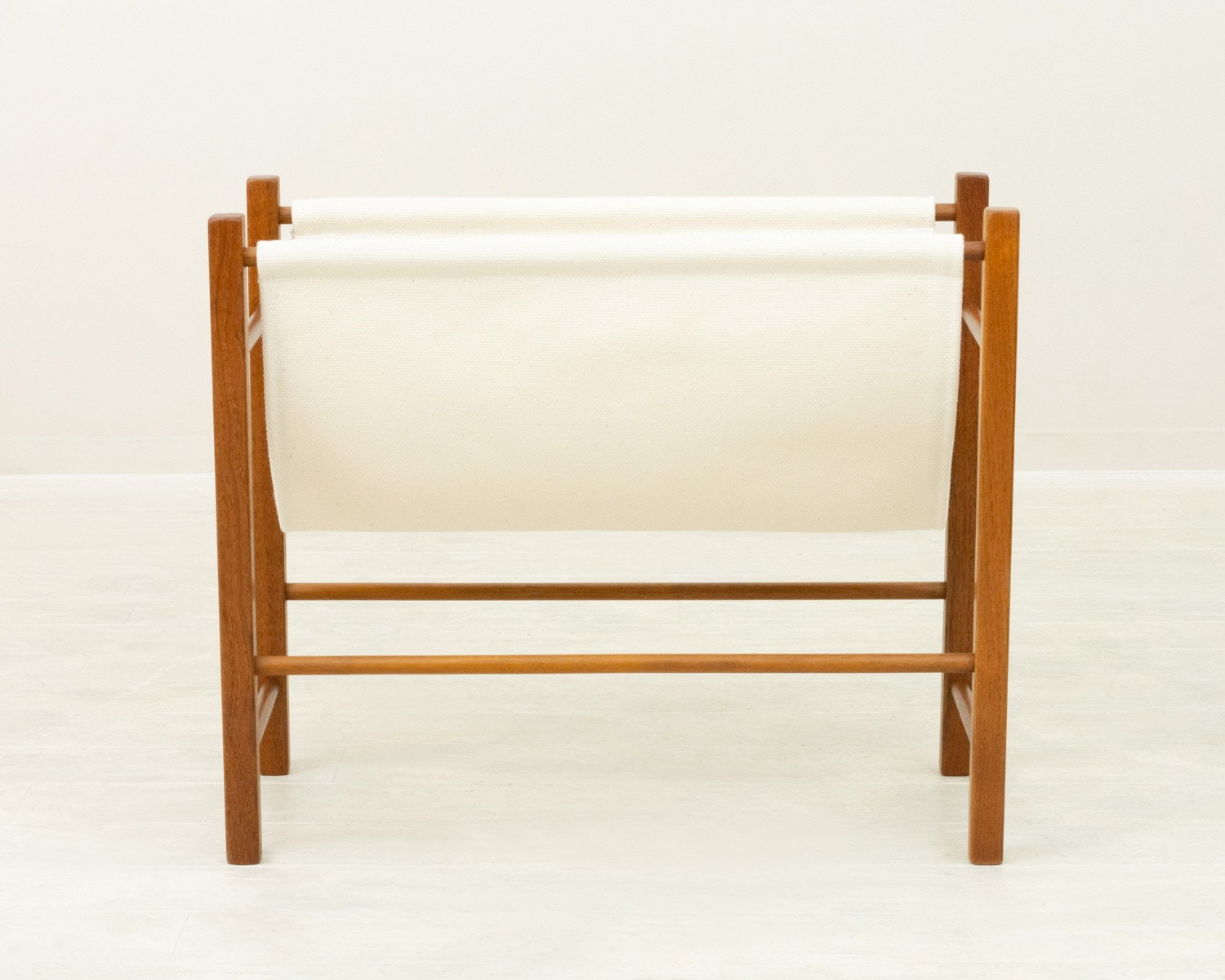 �ǥ�ޡ����� ��������ߥ����Х� �ޥ������å���Teak & Canvas Magazine Rack from Denmark���̲�������ơ�����ĥ���ؤ��Ѥߡ�
