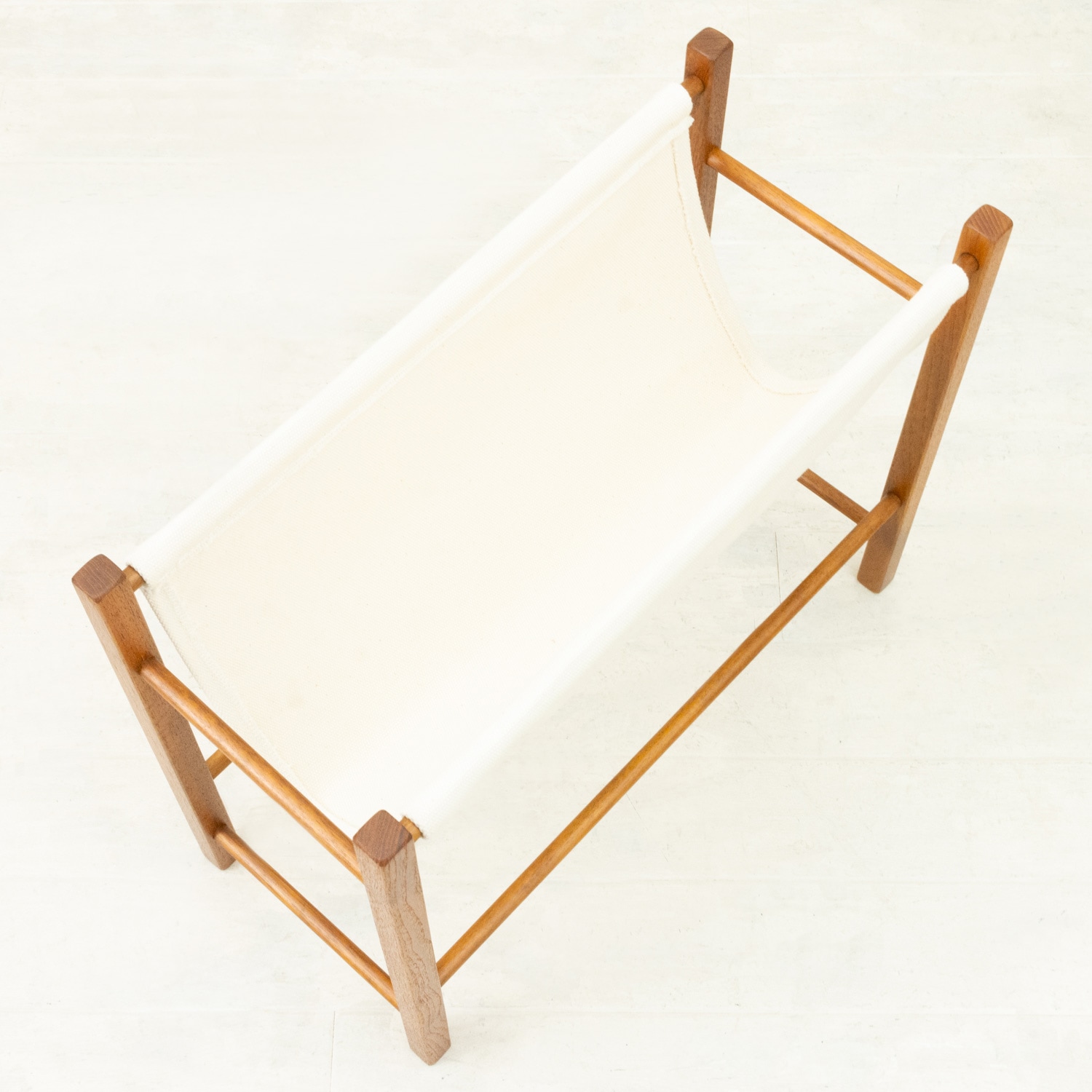 �ǥ�ޡ����� ��������ߥ����Х� �ޥ������å���Teak & Canvas Magazine Rack from Denmark���̲�������ơ�����ĥ���ؤ��Ѥߡ�