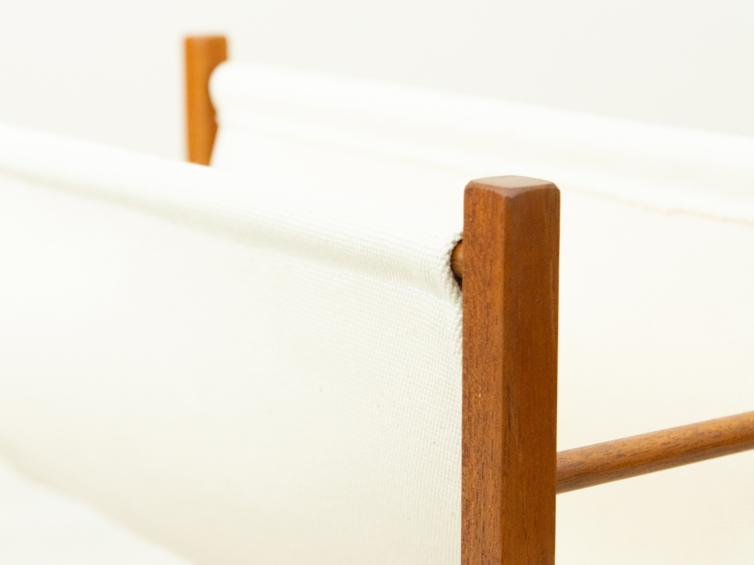 �ǥ�ޡ����� ��������ߥ����Х� �ޥ������å���Teak & Canvas Magazine Rack from Denmark���̲�������ơ�����ĥ���ؤ��Ѥߡ�