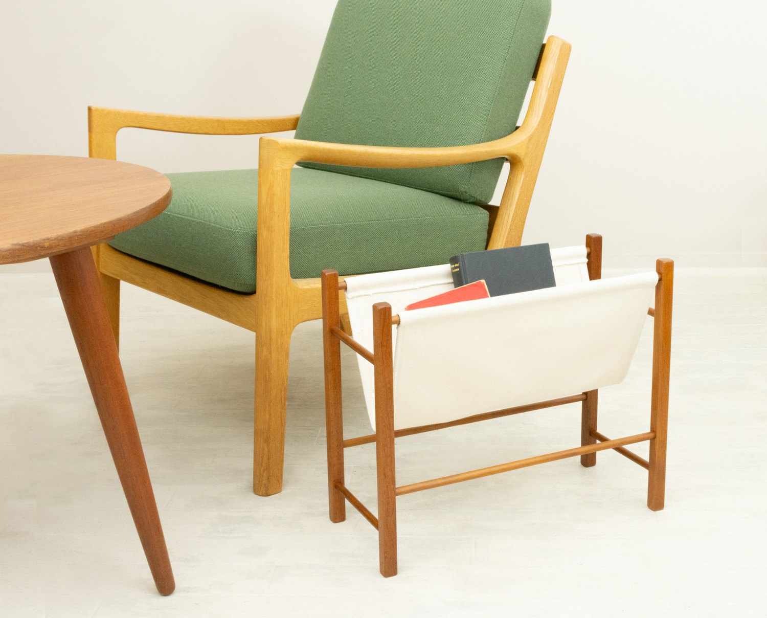 �ǥ�ޡ����� ��������ߥ����Х� �ޥ������å���Teak & Canvas Magazine Rack from Denmark���̲�������ơ�����ĥ���ؤ��Ѥߡ�