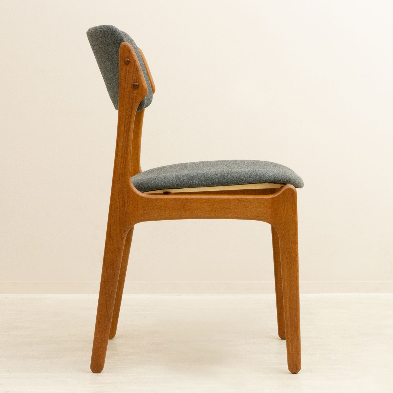 北欧ビンテージ エリックバック ダイニングチェア UD11154｜Model.50ダイニング肘付チェア（チーク）Erik Buch（エリック