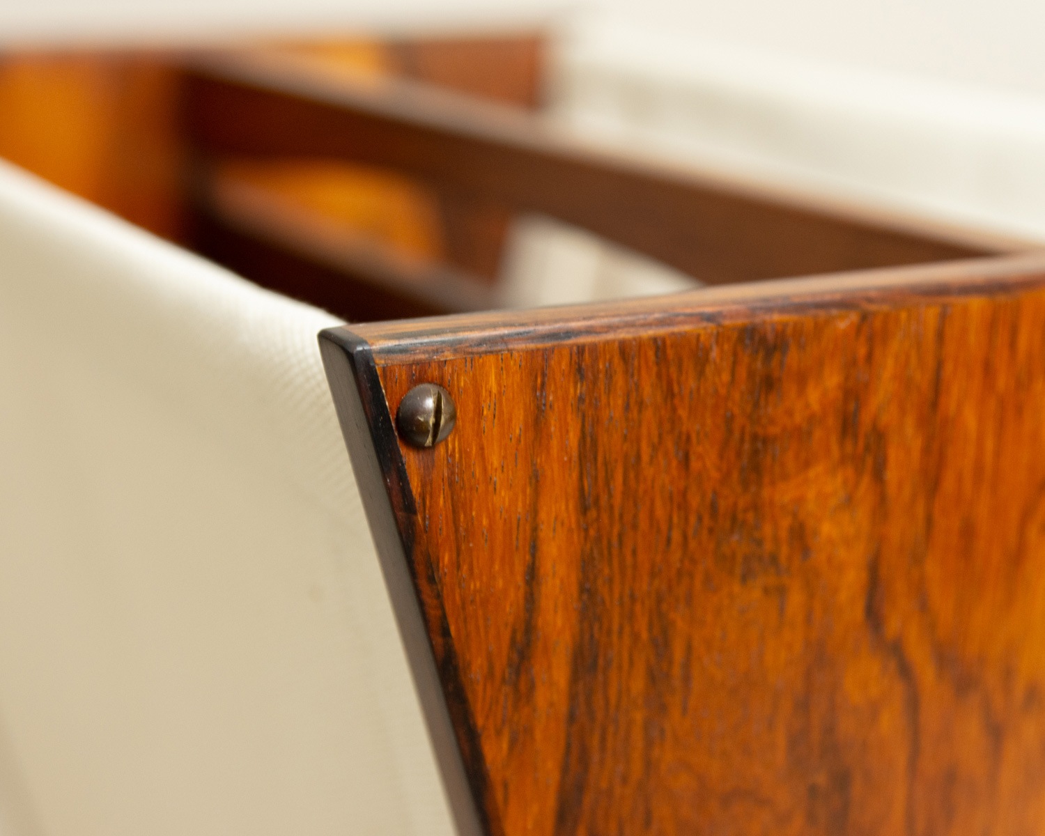 �ǥ�ޡ��� ���������åɡߥ����Х� �ޥ������å���Rosewood Magazine Rack with Canvas from Denmark���̲�������ơ�����������ž夲��