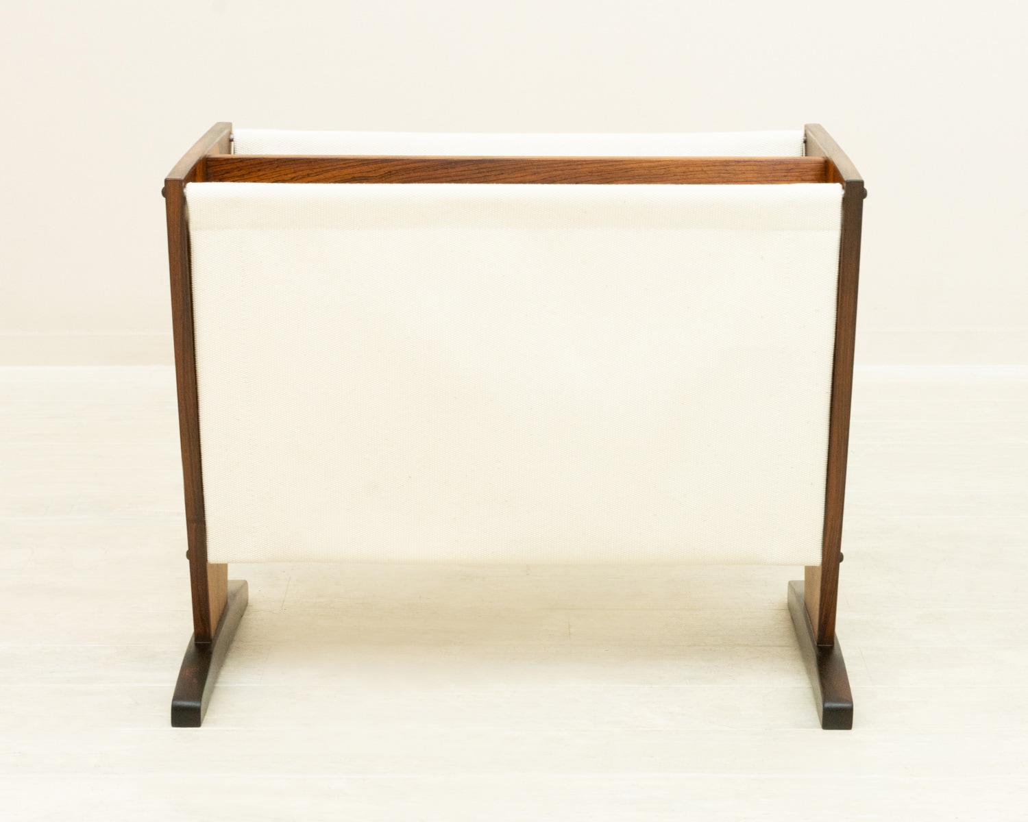 �ǥ�ޡ��� ���������åɡߥ����Х� �ޥ������å���Rosewood Magazine Rack with Canvas from Denmark���̲�������ơ�����������ž夲��