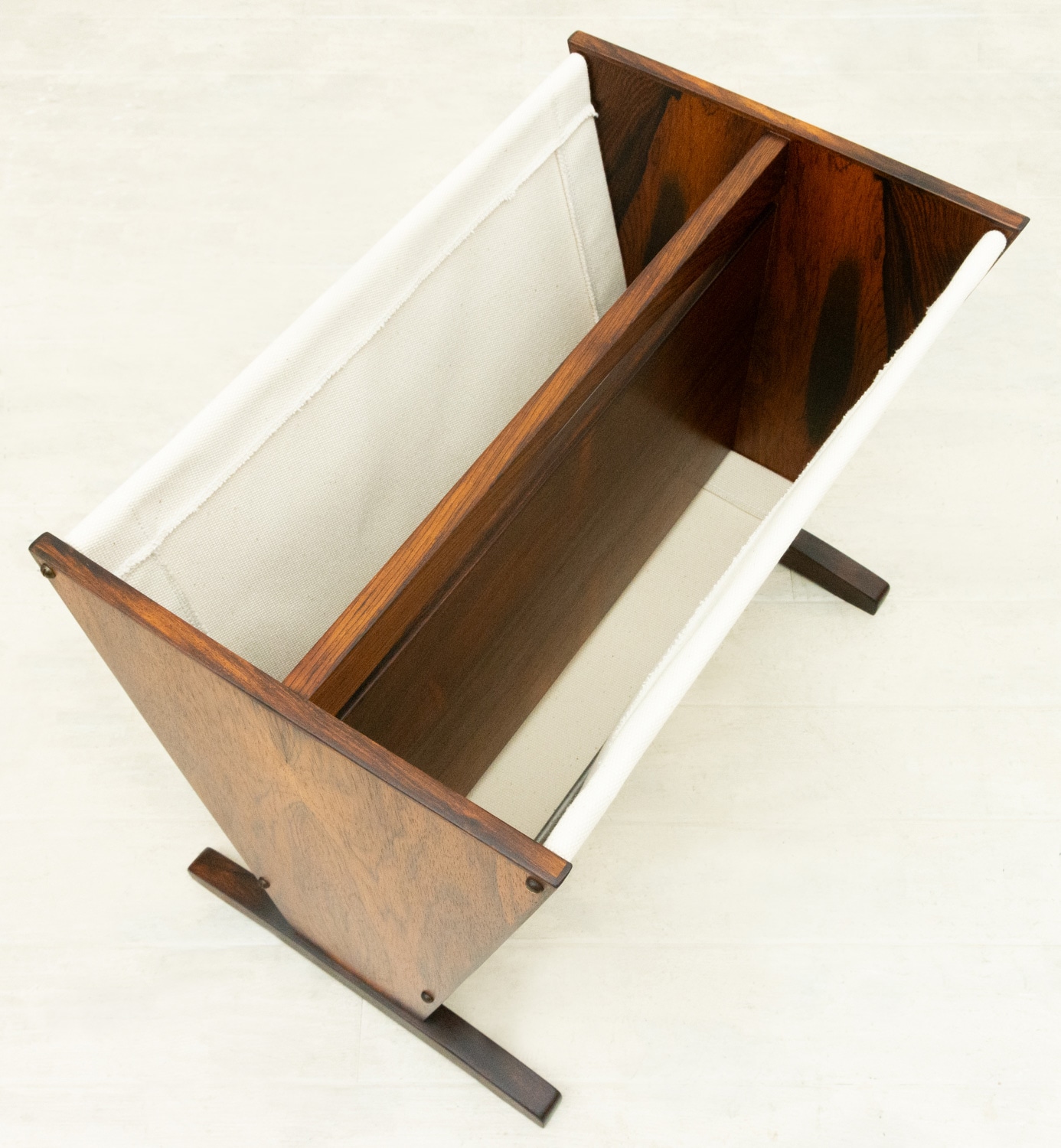 �ǥ�ޡ��� ���������åɡߥ����Х� �ޥ������å���Rosewood Magazine Rack with Canvas from Denmark���̲�������ơ�����������ž夲��