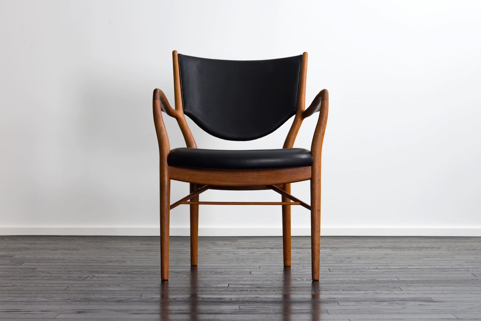 46 chair | Finn Juhl (フィン・ユール) 黒本革 46 chair | Finn Juhl (フィン・ユール) | 北欧家具 北欧