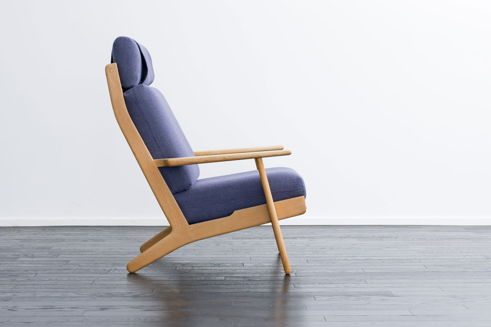 GE290A High back Chair by Hans J Wegner