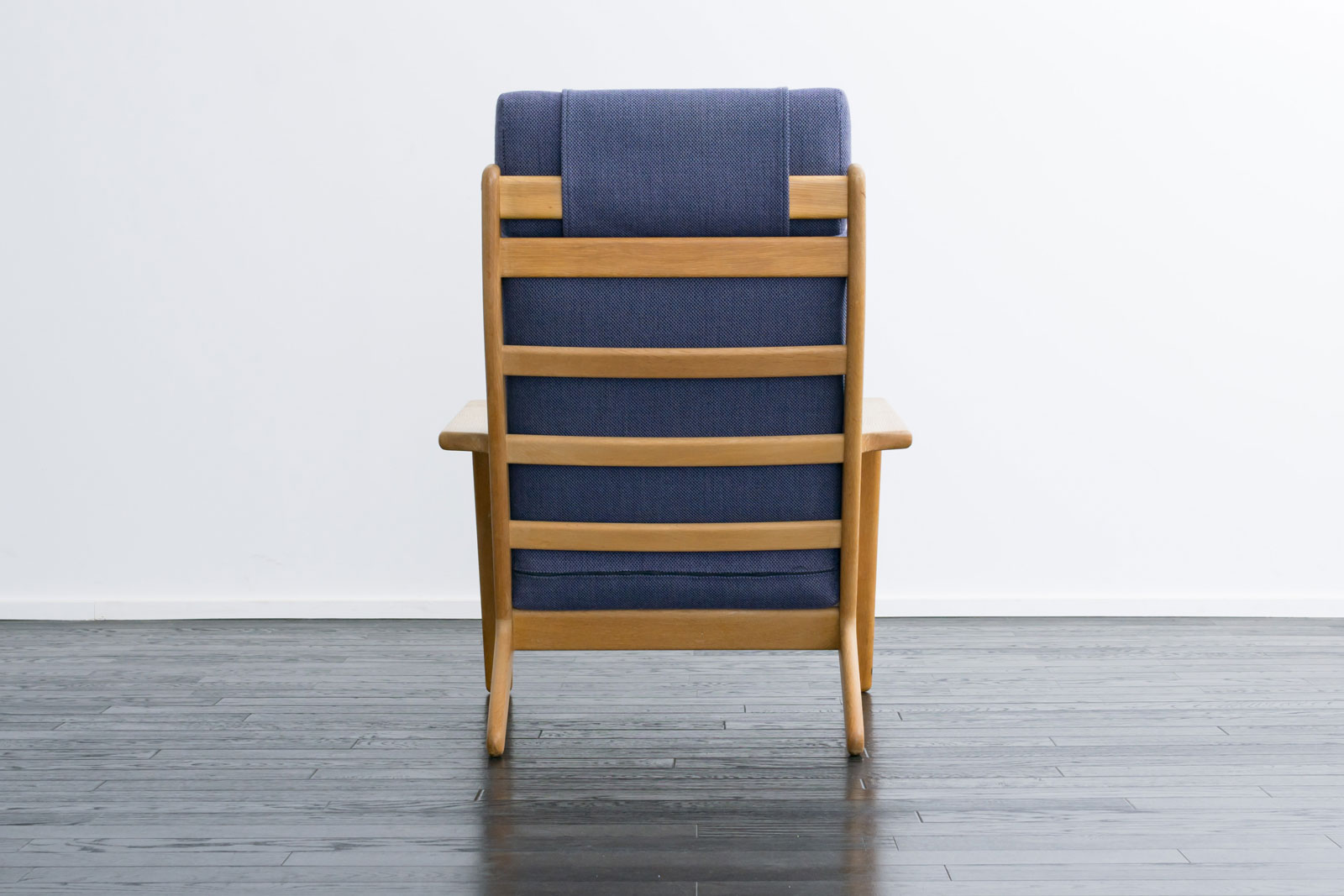 GE290A High back Chair by Hans J Wegner