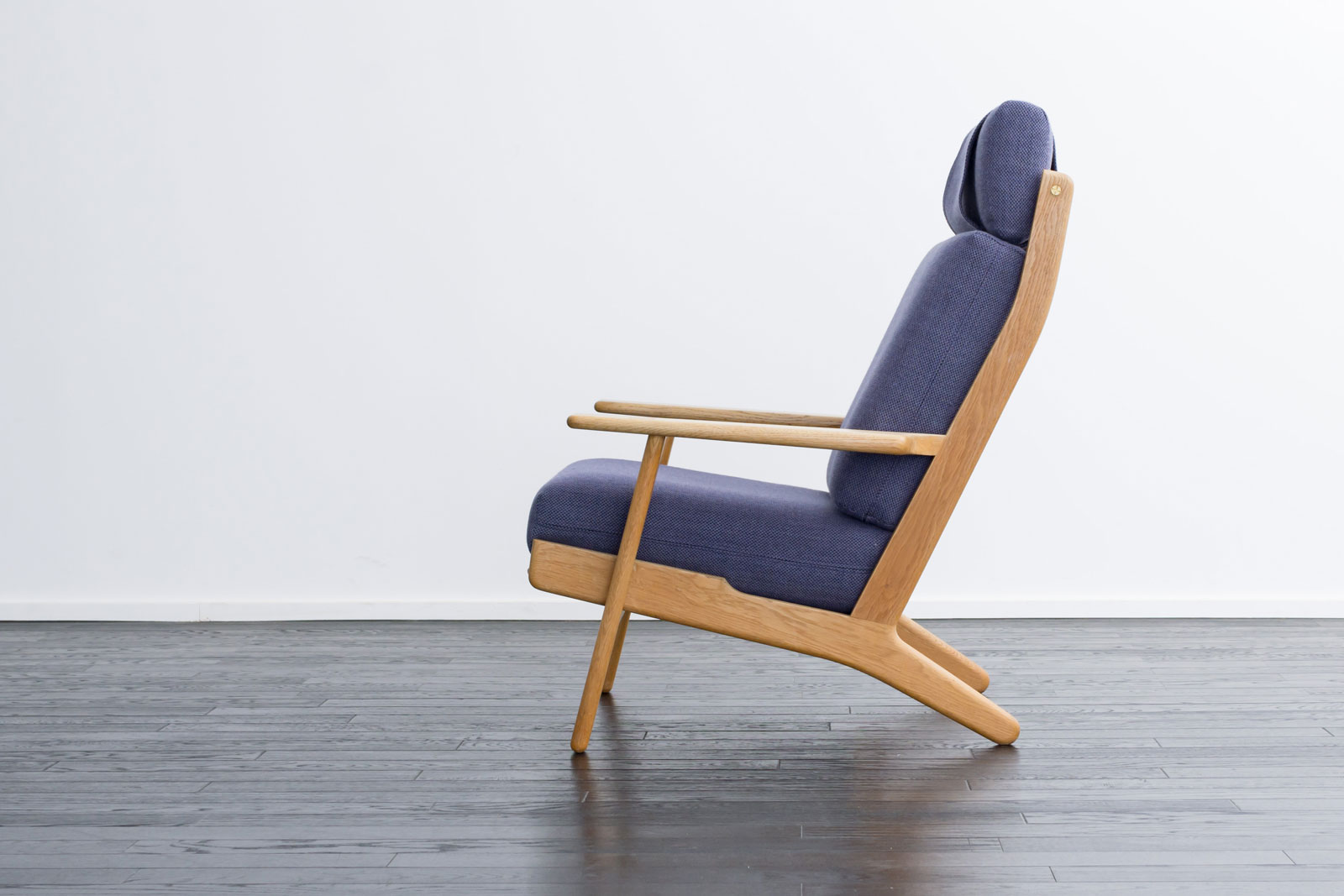GE290A High back Chair by Hans J Wegner