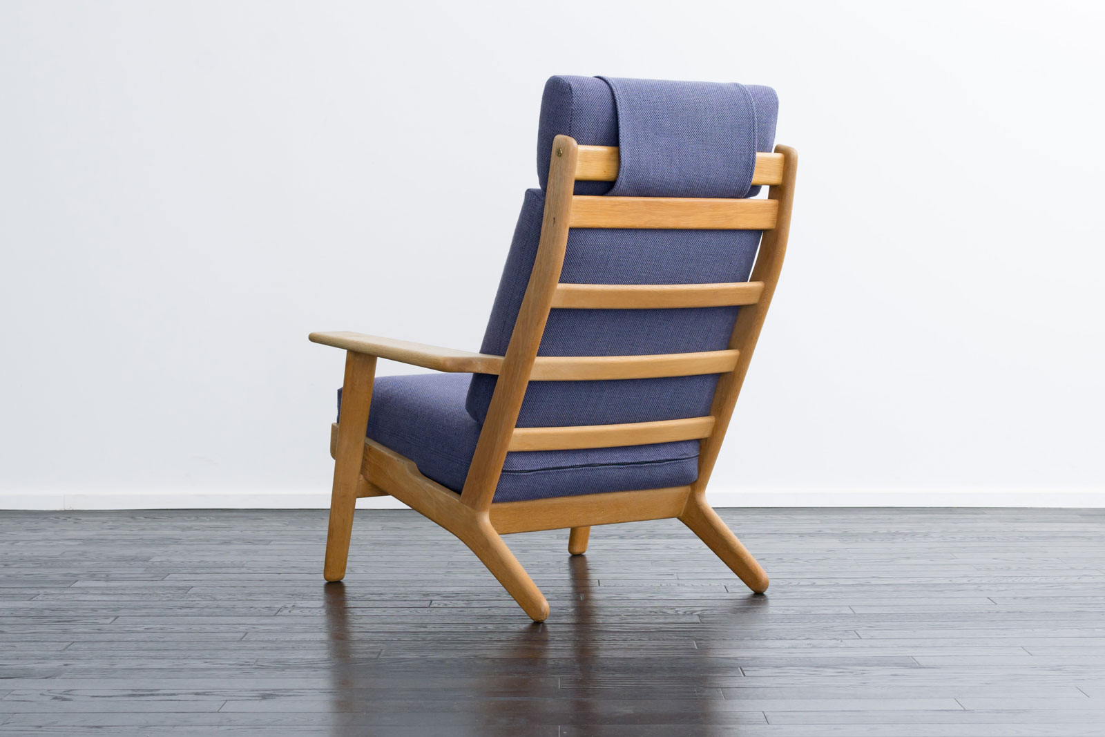 GE290A High back Chair by Hans J Wegner