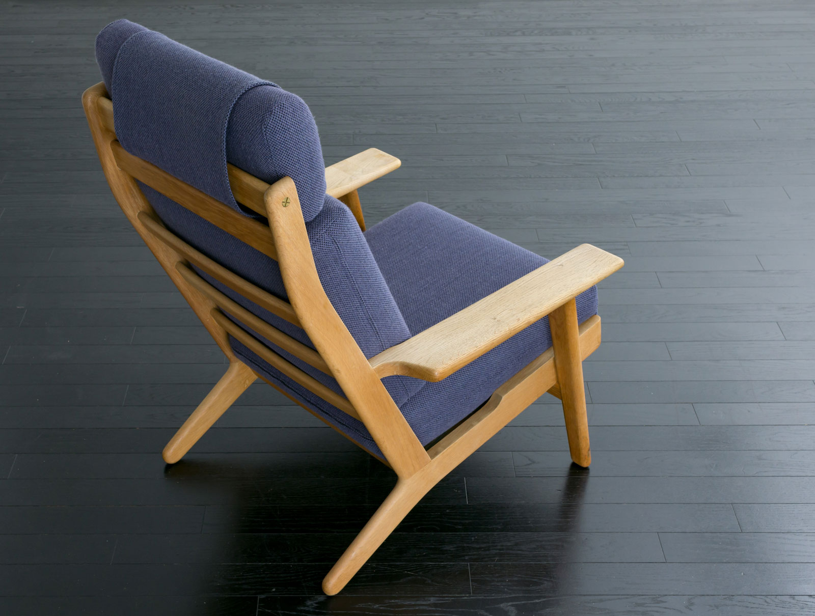 GE290A High back Chair by Hans J Wegner