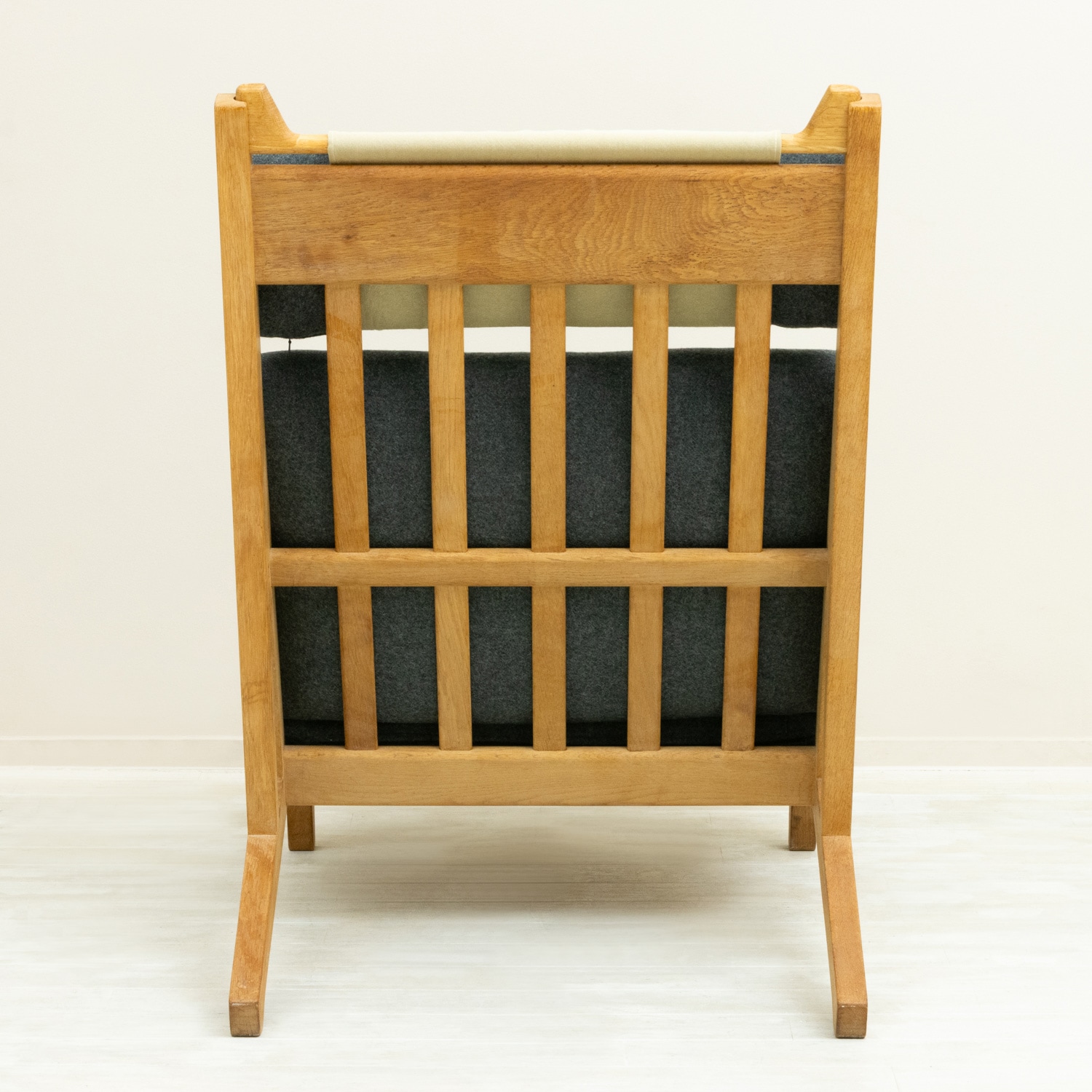 GE375 Easy Chair by Hans J. Wegner