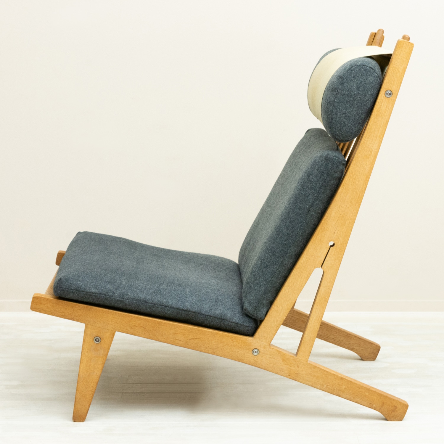 GE375 Easy Chair by Hans J. Wegner