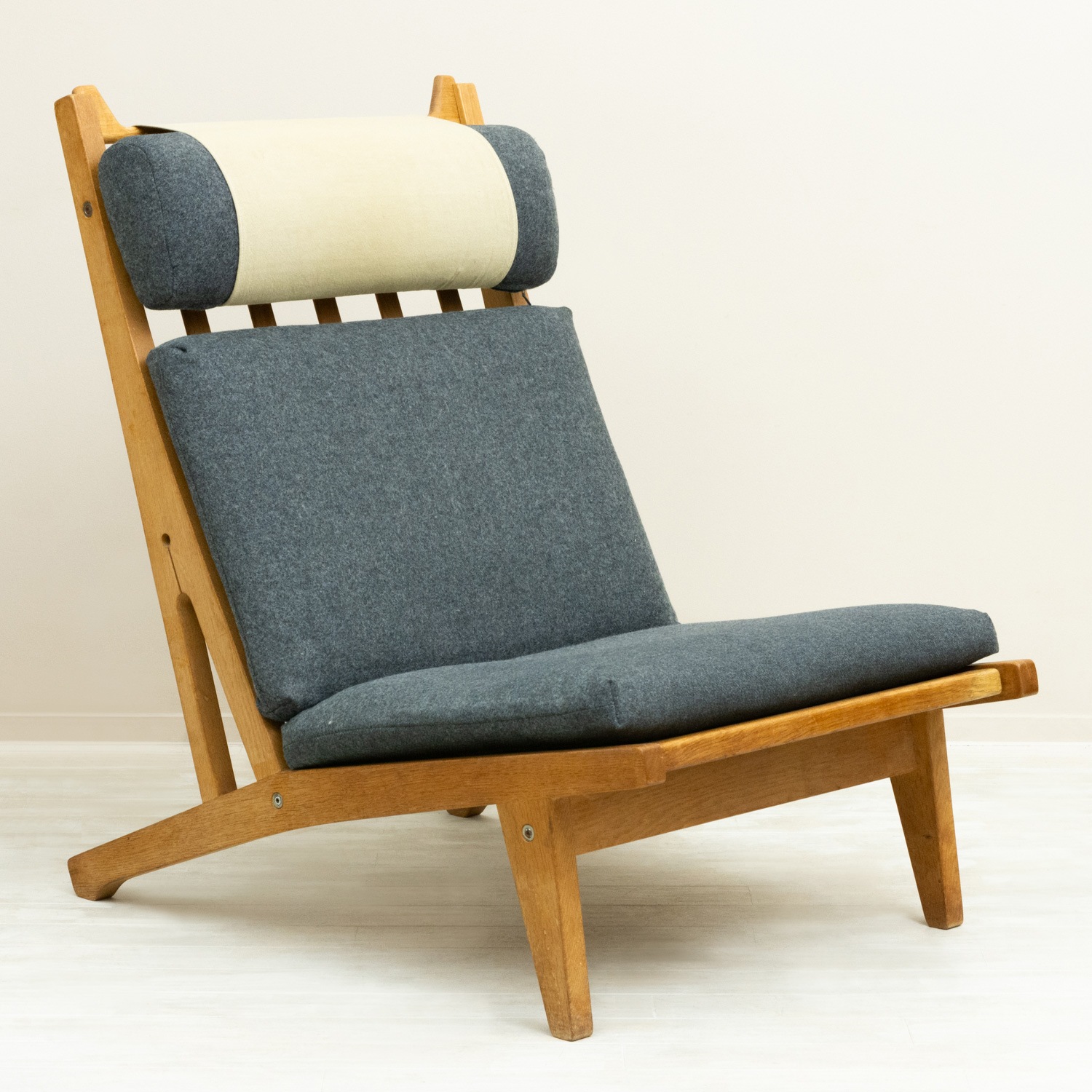 GE375 Easy Chair by Hans J. Wegner