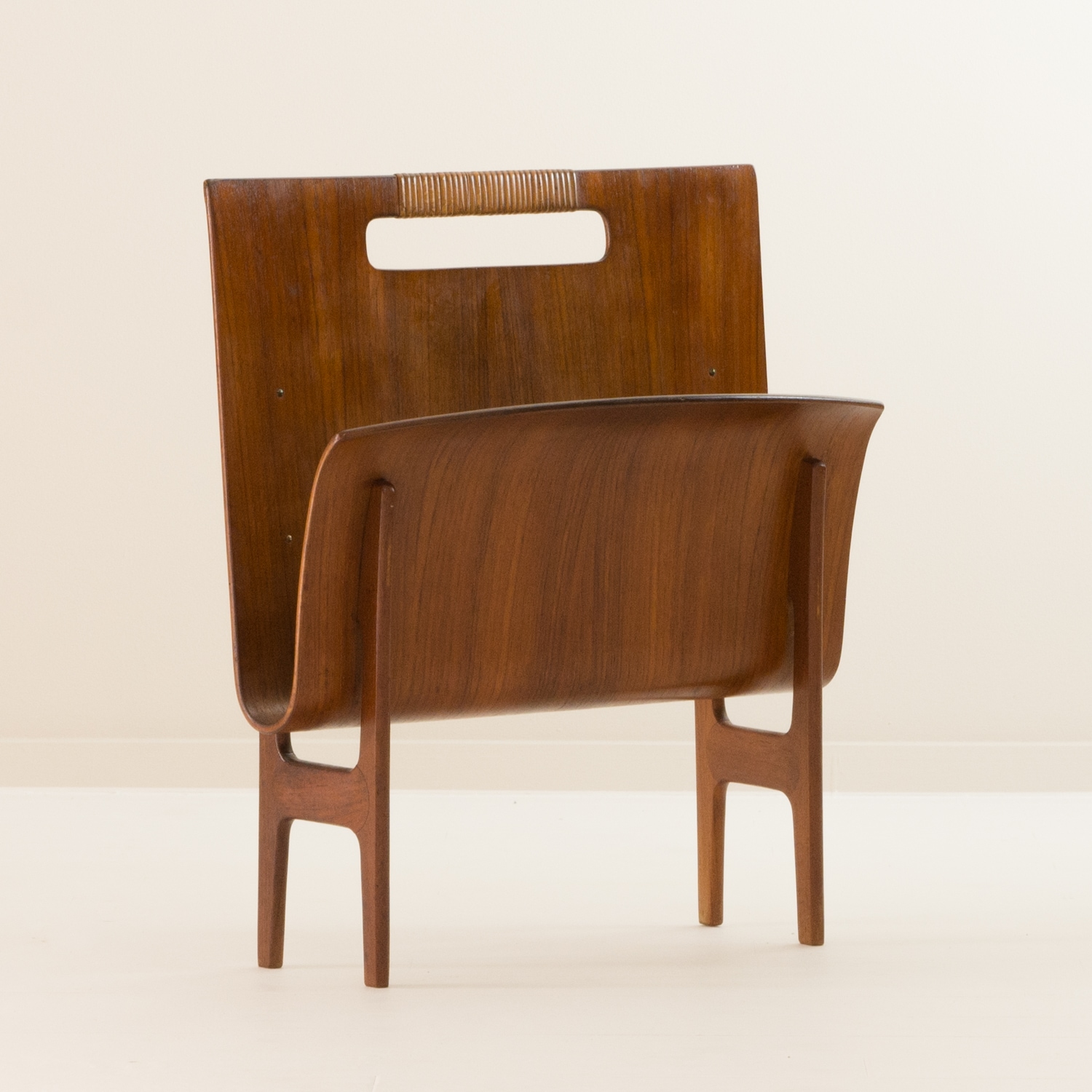 �ޥ������å� �̲�������ơ��� ��������  by Ejnar Larsen & Aksel Bender Madsen��1950ǯ�塿�ǥ�ޡ����ˡ�Scandinavian Vintage Teak Magazine Rack by Ejnar Larsen & Aksel Bender Madsen – 1950s, Denmark