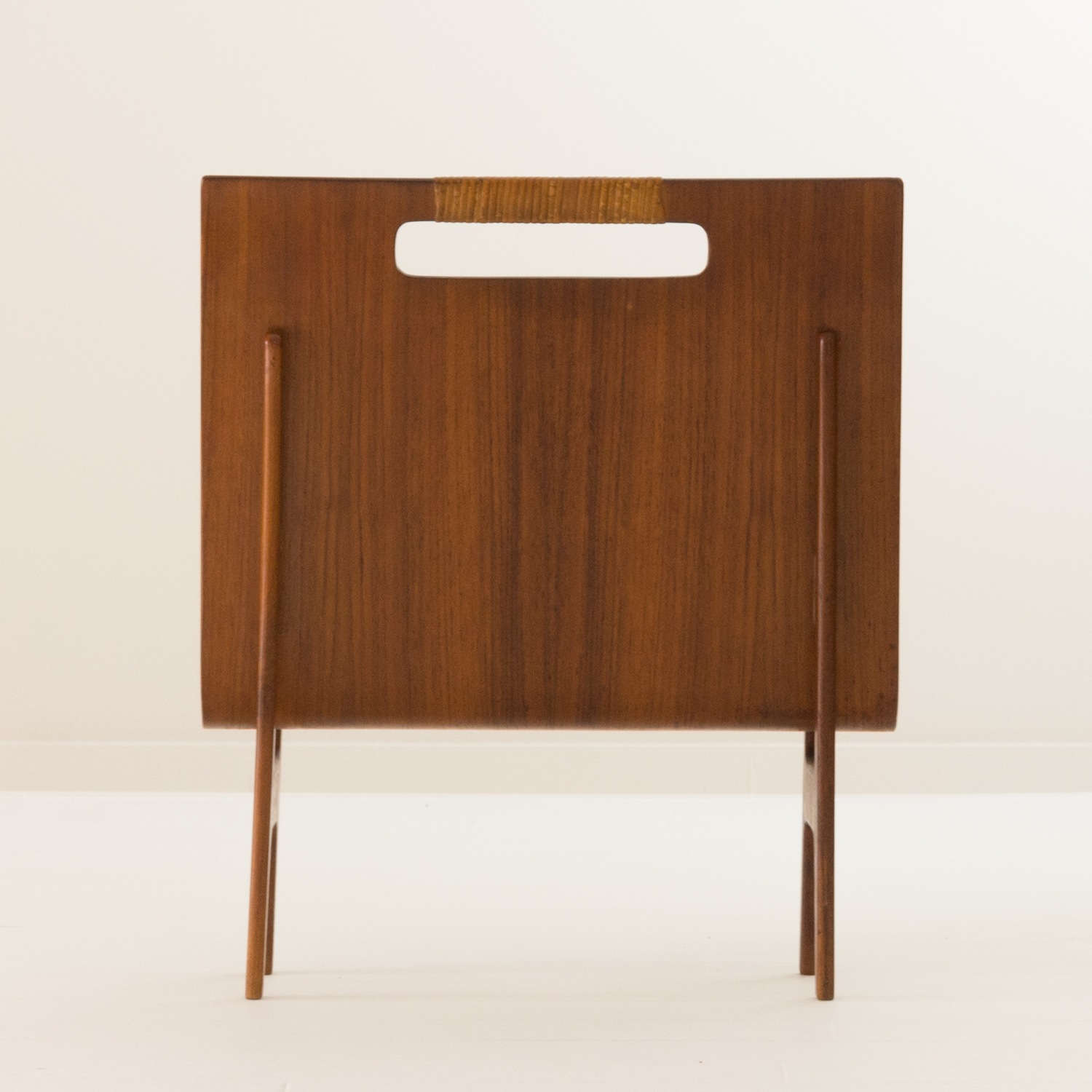 �ޥ������å� �̲�������ơ��� ��������  by Ejnar Larsen & Aksel Bender Madsen��1950ǯ�塿�ǥ�ޡ����ˡ�Scandinavian Vintage Teak Magazine Rack by Ejnar Larsen & Aksel Bender Madsen – 1950s, Denmark