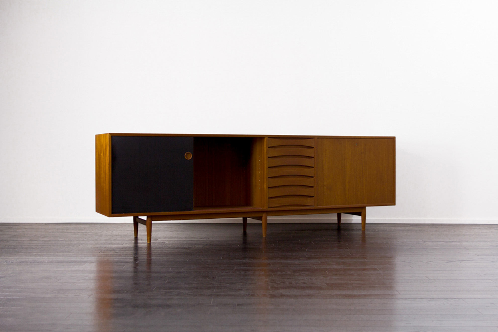 model29A Sideboard by Arne Vodder