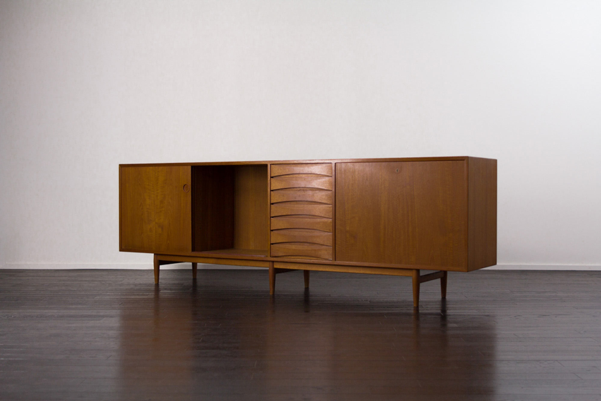 model29A Sideboard by Arne Vodder