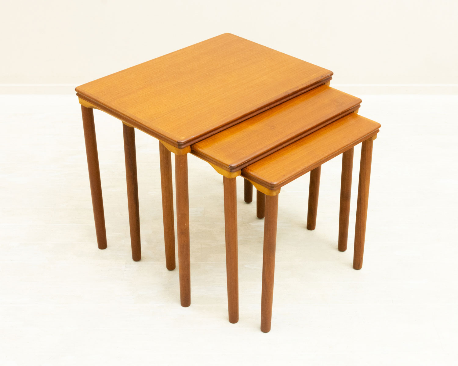 E. W. Bach ネストテーブル チーク・ラタン 北欧ビンテージ家具CLOVERKY