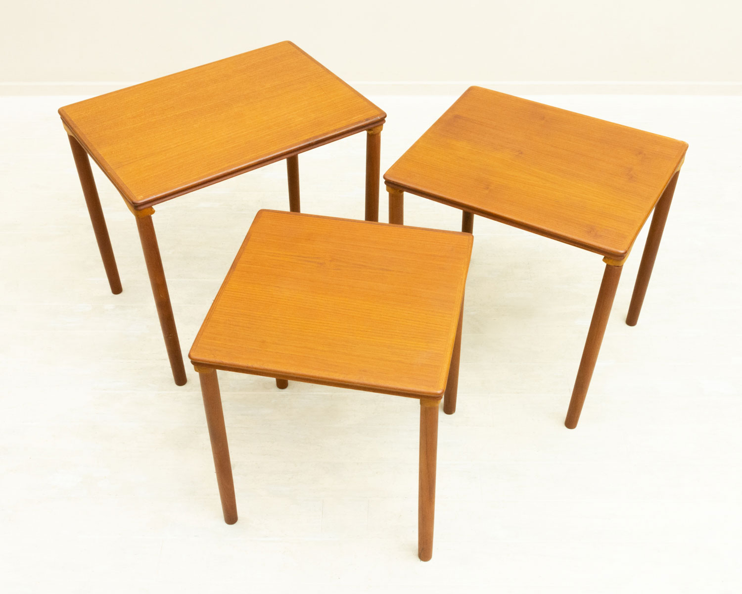 E.W. Bach �ǥ����� �ͥ��ȥơ��֥��Teak Nesting Tables by E.W. Bach for M?belfabrikken Toften��1960ǯ�塿�̲�������ơ�����3�����åȡ�