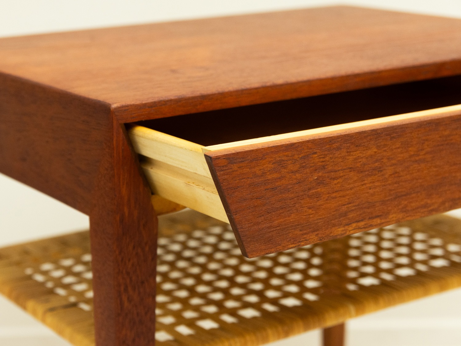 Small Table by Severin Hansen Jr(���֥�󡦥ϥ󥻥�)