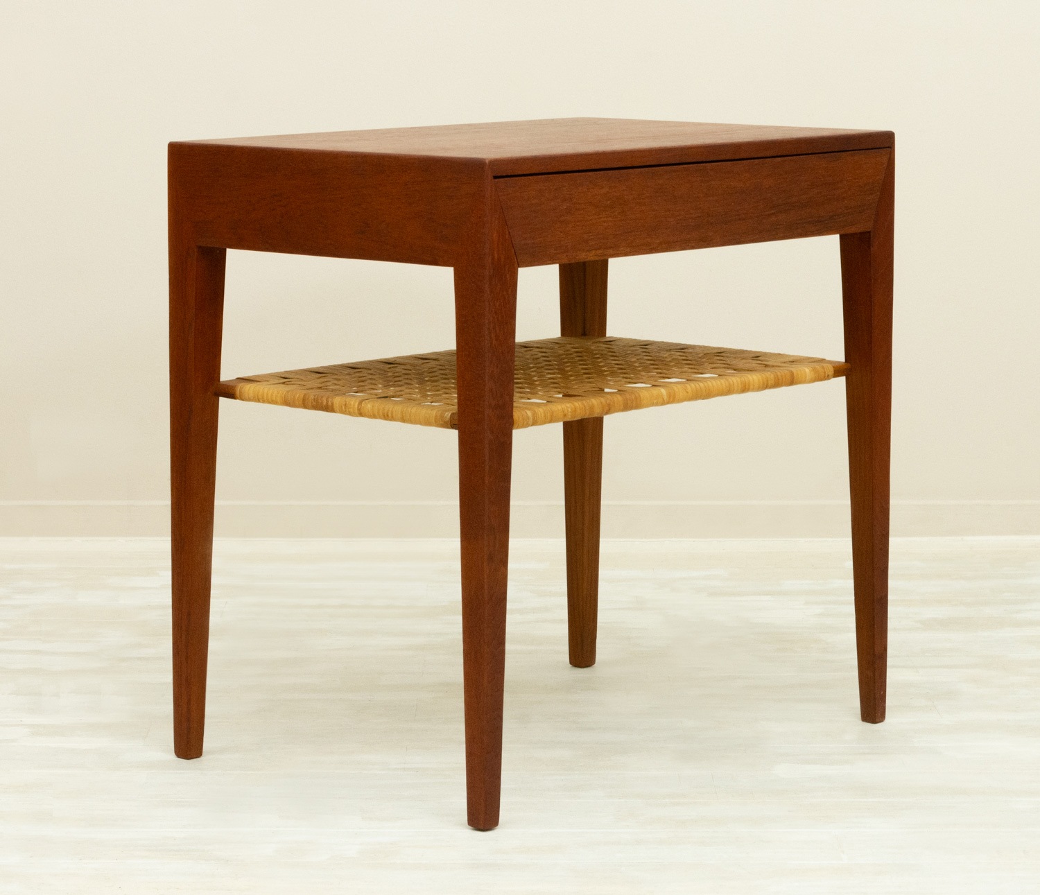 Small Table by Severin Hansen Jr(���֥�󡦥ϥ󥻥�)