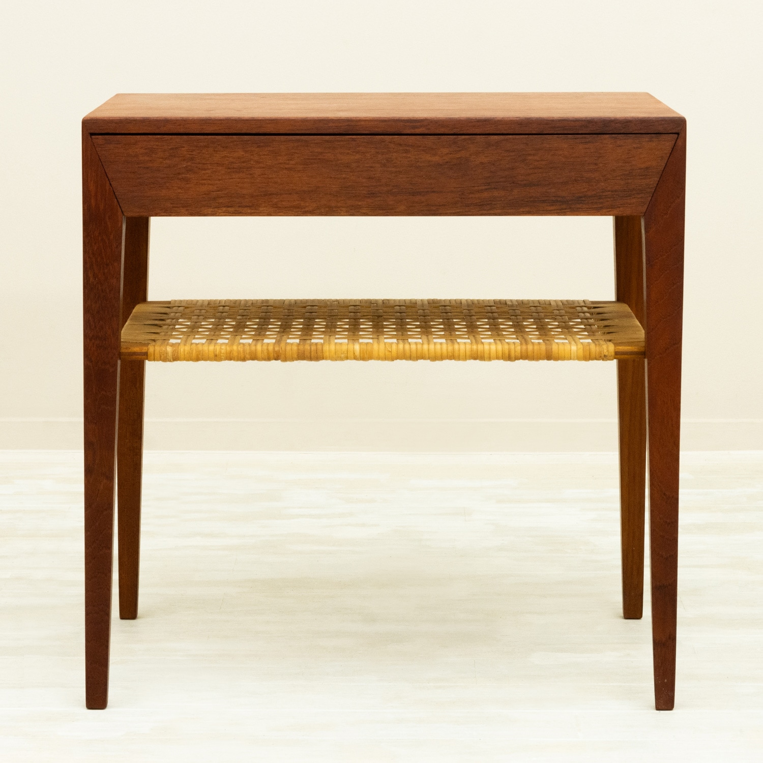 Small Table by Severin Hansen Jr(���֥�󡦥ϥ󥻥�)