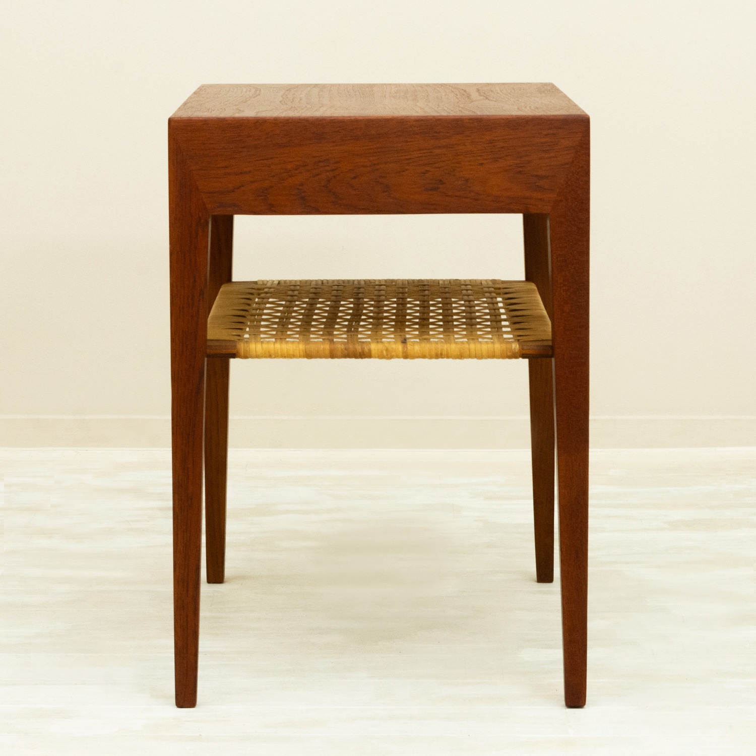 Small Table by Severin Hansen Jr(���֥�󡦥ϥ󥻥�)
