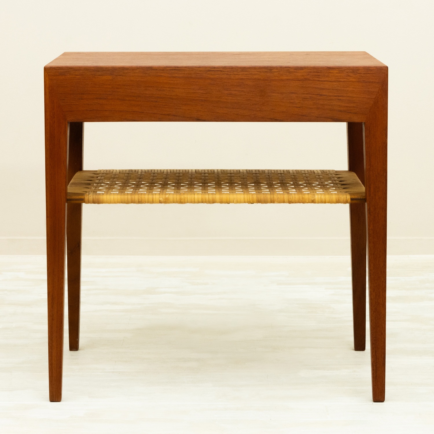 Small Table by Severin Hansen Jr(���֥�󡦥ϥ󥻥�)