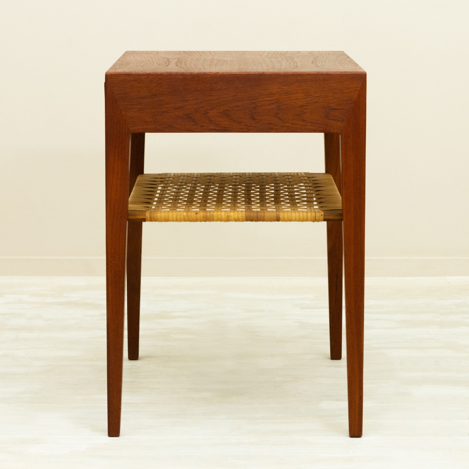 Small Table by Severin Hansen Jr(���֥�󡦥ϥ󥻥�)