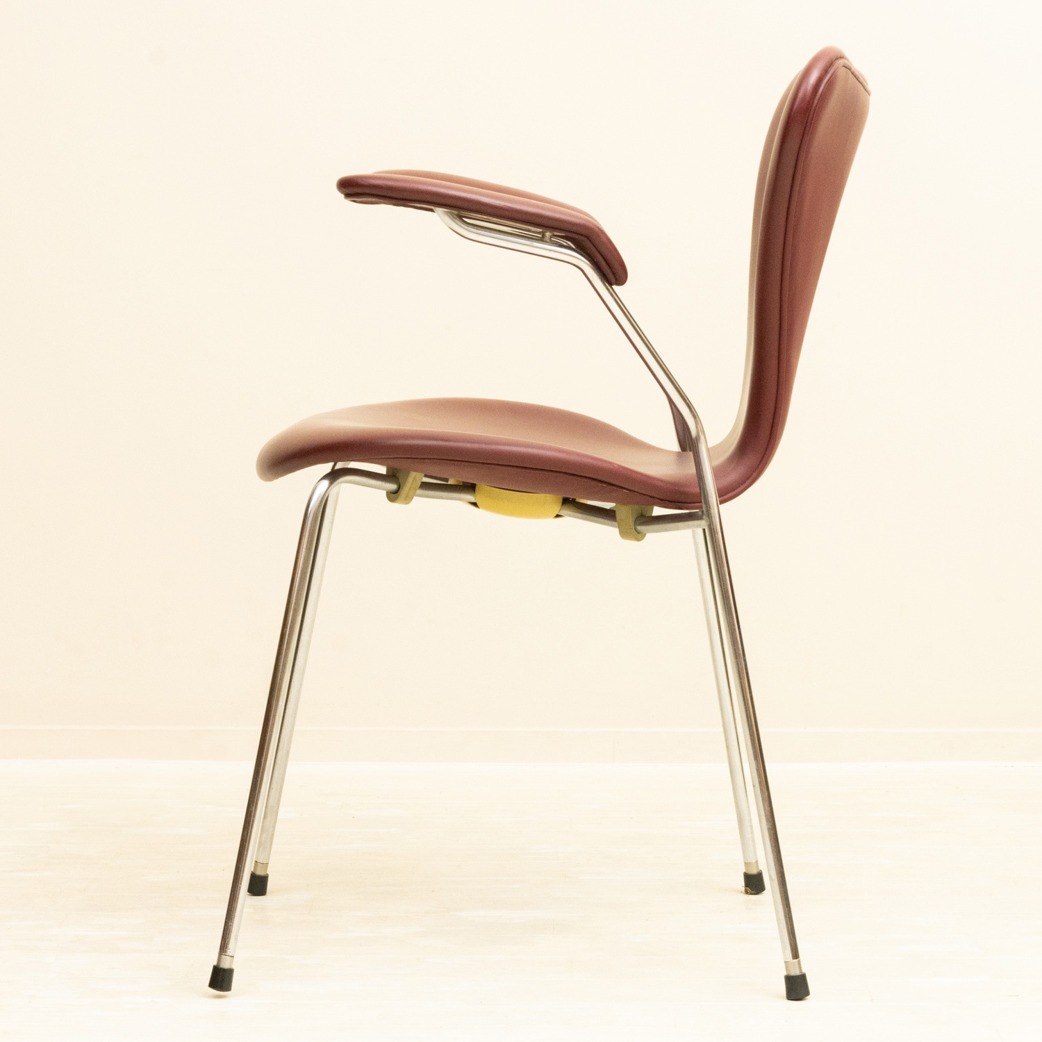 ����͡��䥳�֥��� ���֥�������ʥ������դ����쥶���ˡ�Arne Jacobsen Seven Chair with Arms��Fritz Hansen ������꡿�̲��ǥ������