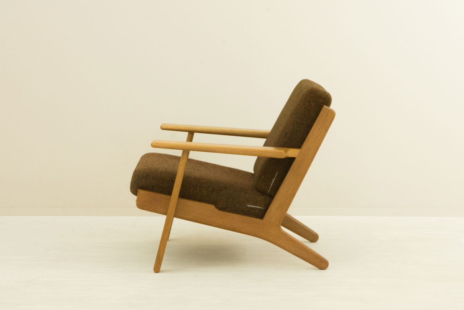 GE290 Easy Chair by Hans J Wegner