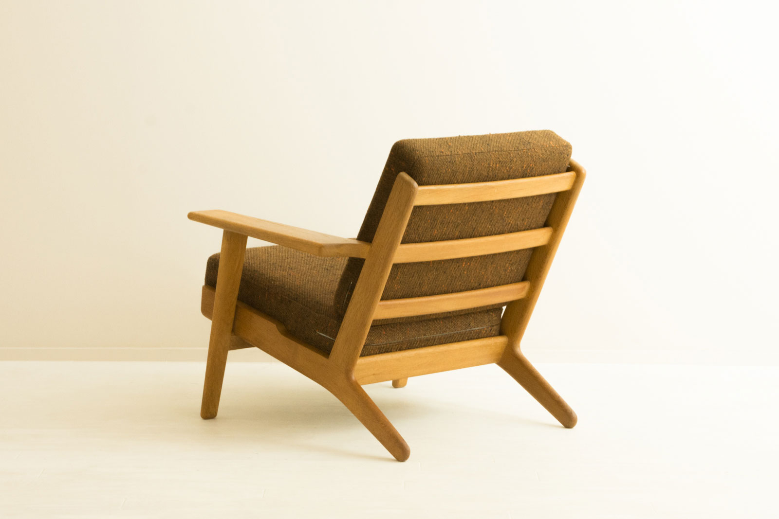 GE290 Easy Chair by Hans J Wegner