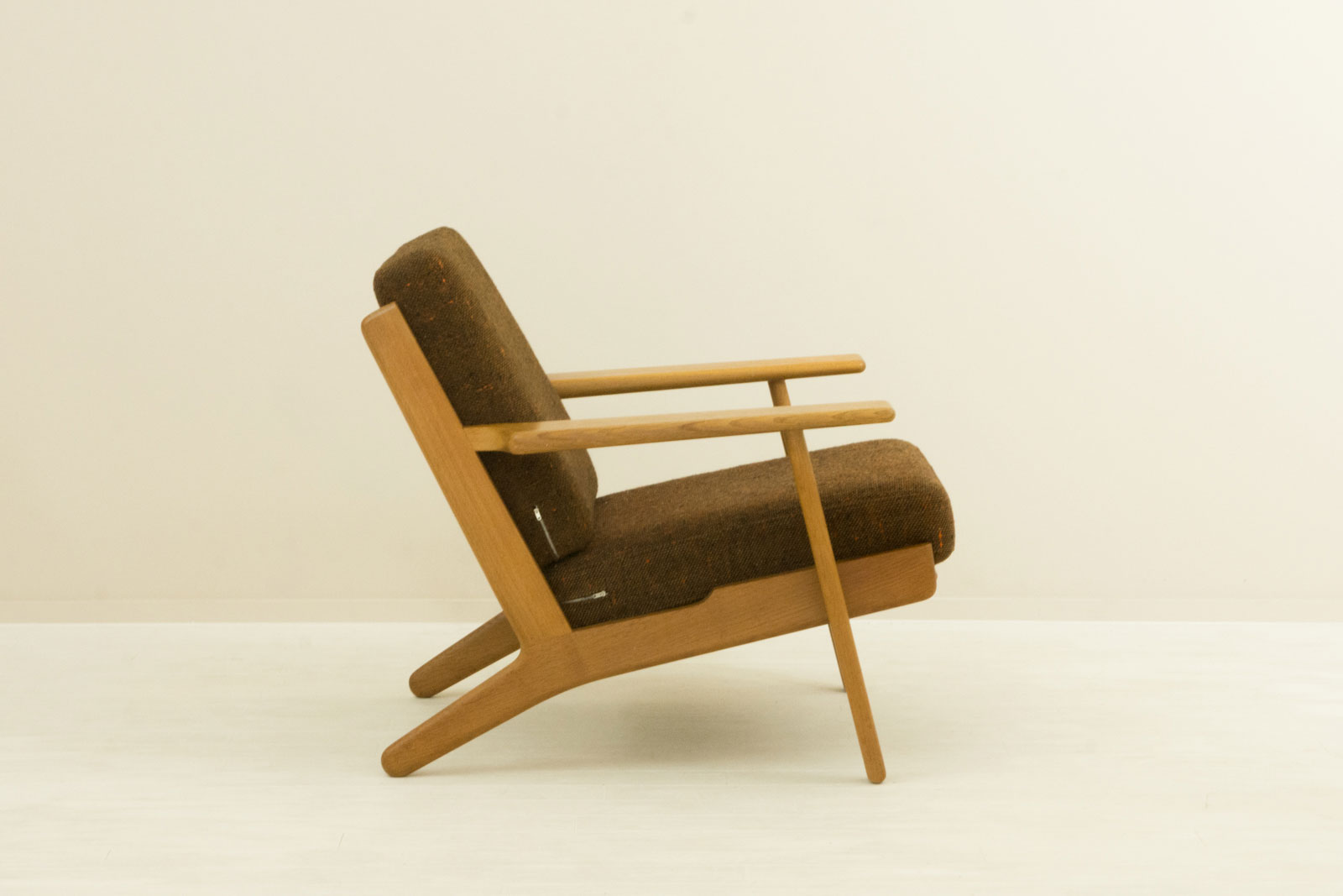 GE290 Easy Chair by Hans J Wegner
