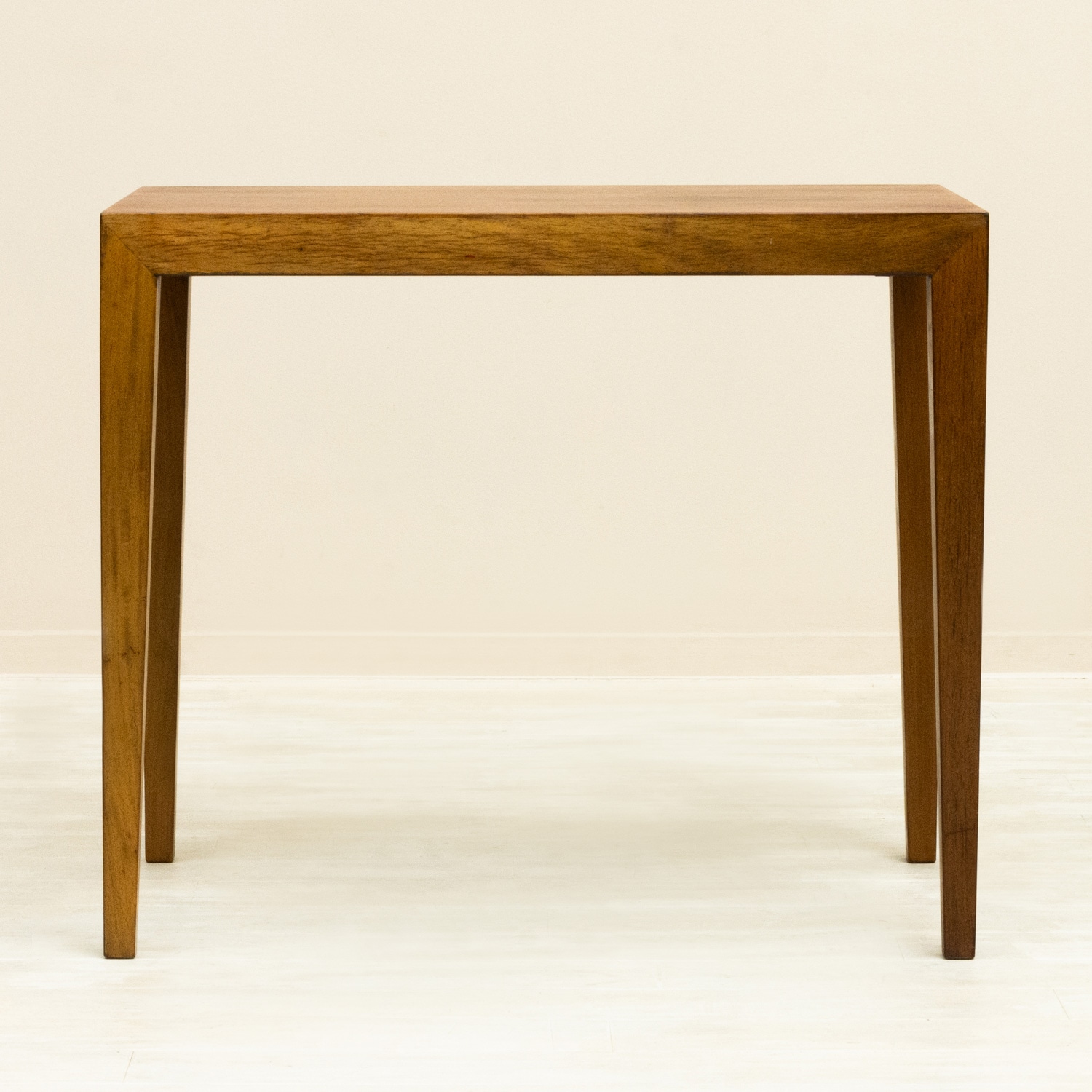 Small Table by Severin Hansen Jr(���֥�󡦥ϥ󥻥�)