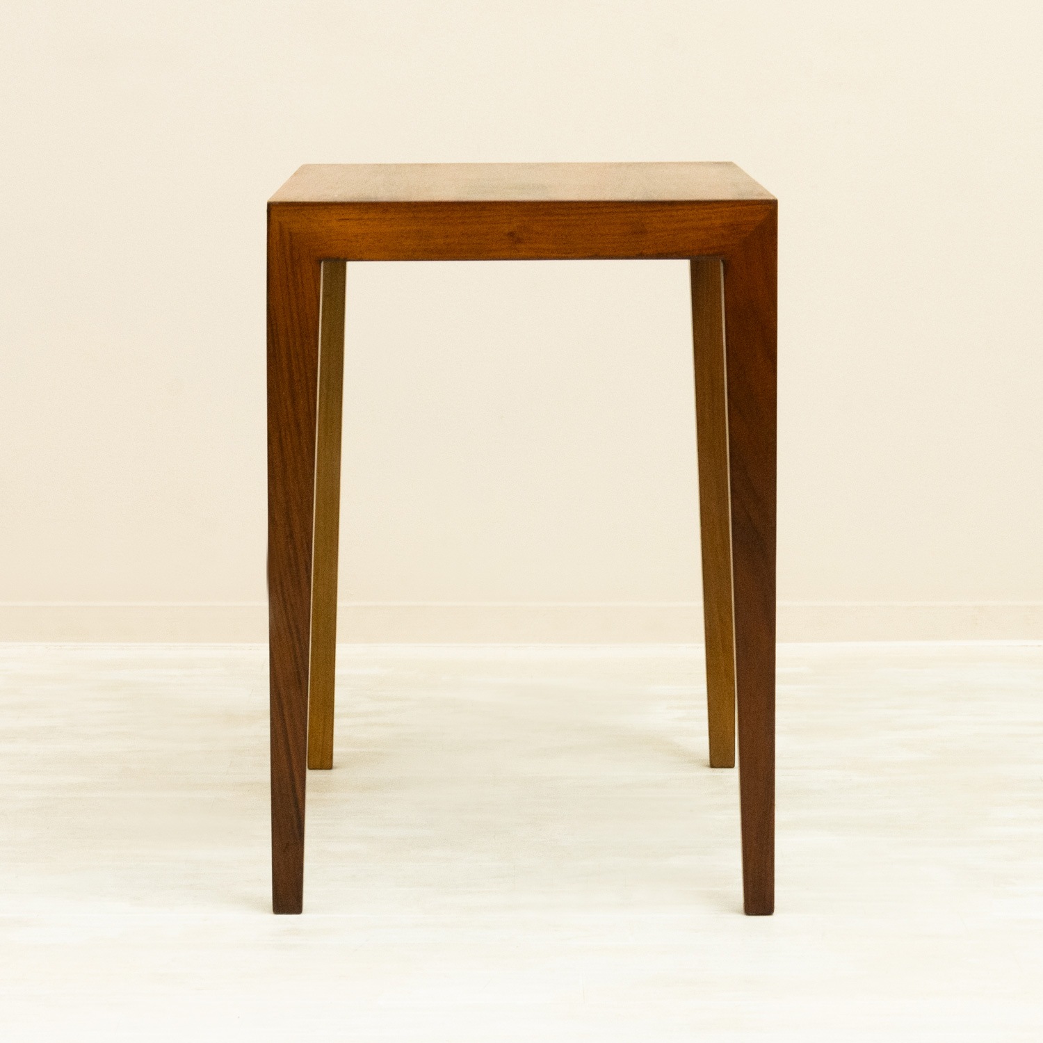 Small Table by Severin Hansen Jr(���֥�󡦥ϥ󥻥�)