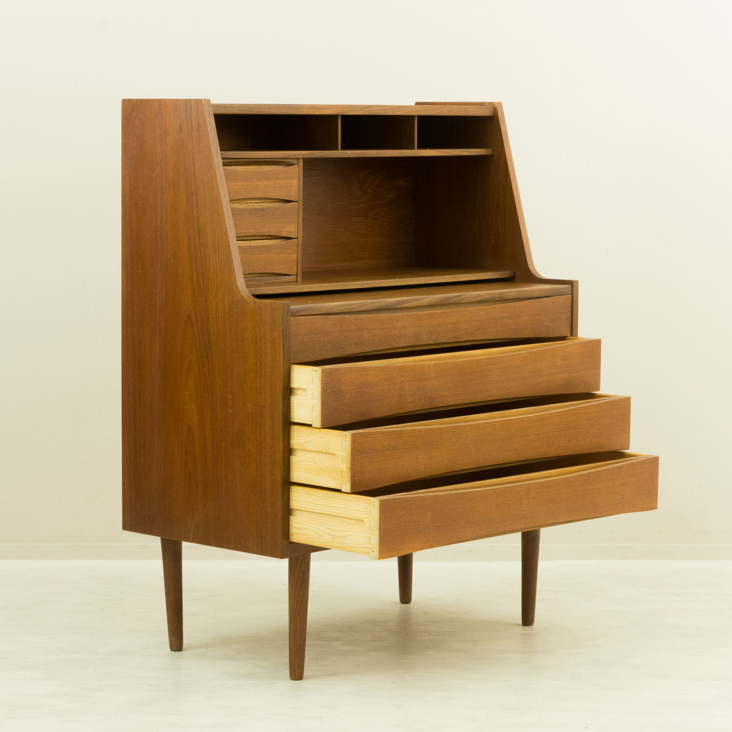 �饤�ƥ��󥰥ӥ塼���� 1960ǯ�� �ǥ�ޡ��� �������� ��Danish Vintage Teak Writing Bureau with Mirror & Drawers���̲�������ơ�������Ǽ˭�١��ǥ����դ���