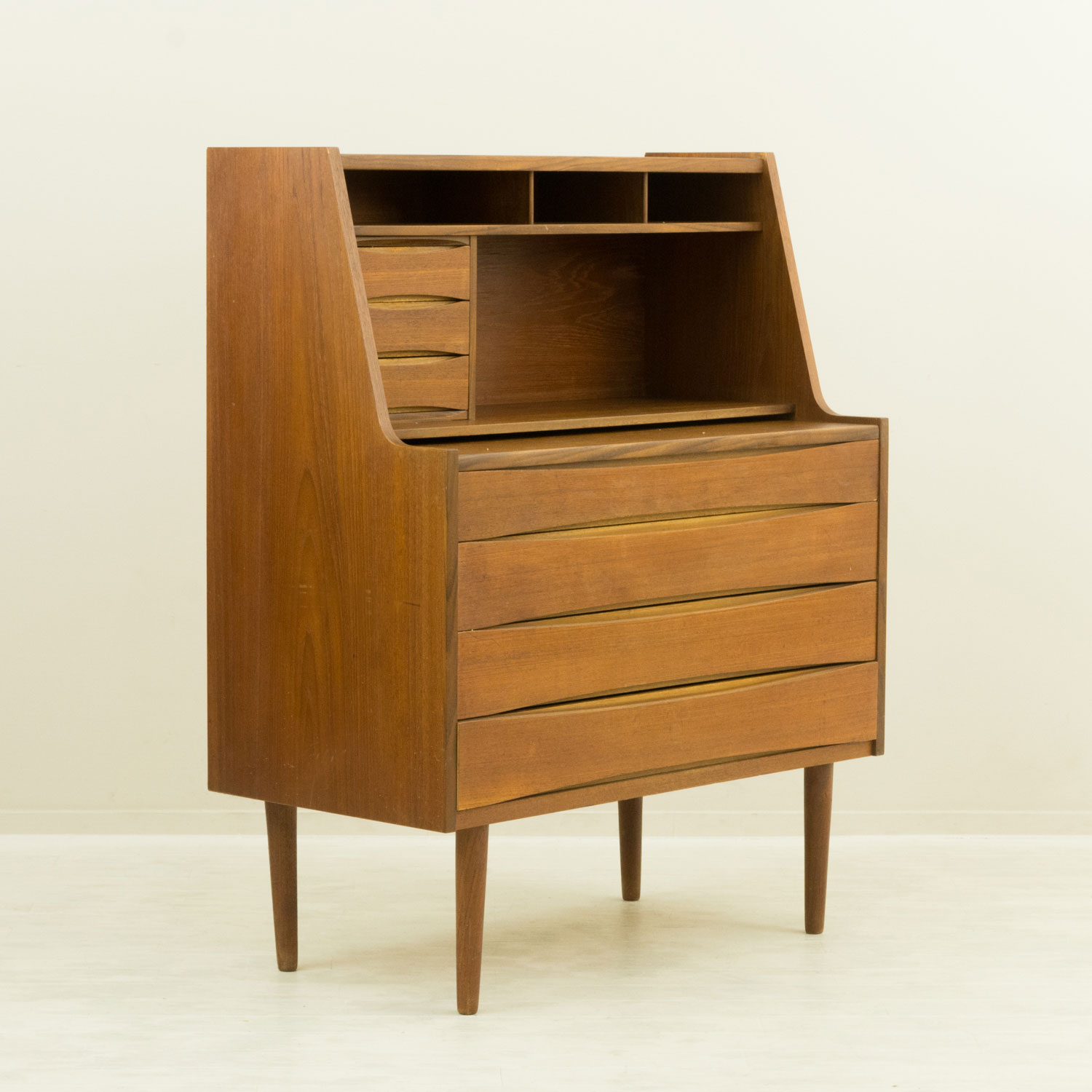 �饤�ƥ��󥰥ӥ塼���� 1960ǯ�� �ǥ�ޡ��� �������� ��Danish Vintage Teak Writing Bureau with Mirror & Drawers���̲�������ơ�������Ǽ˭�١��ǥ����դ���