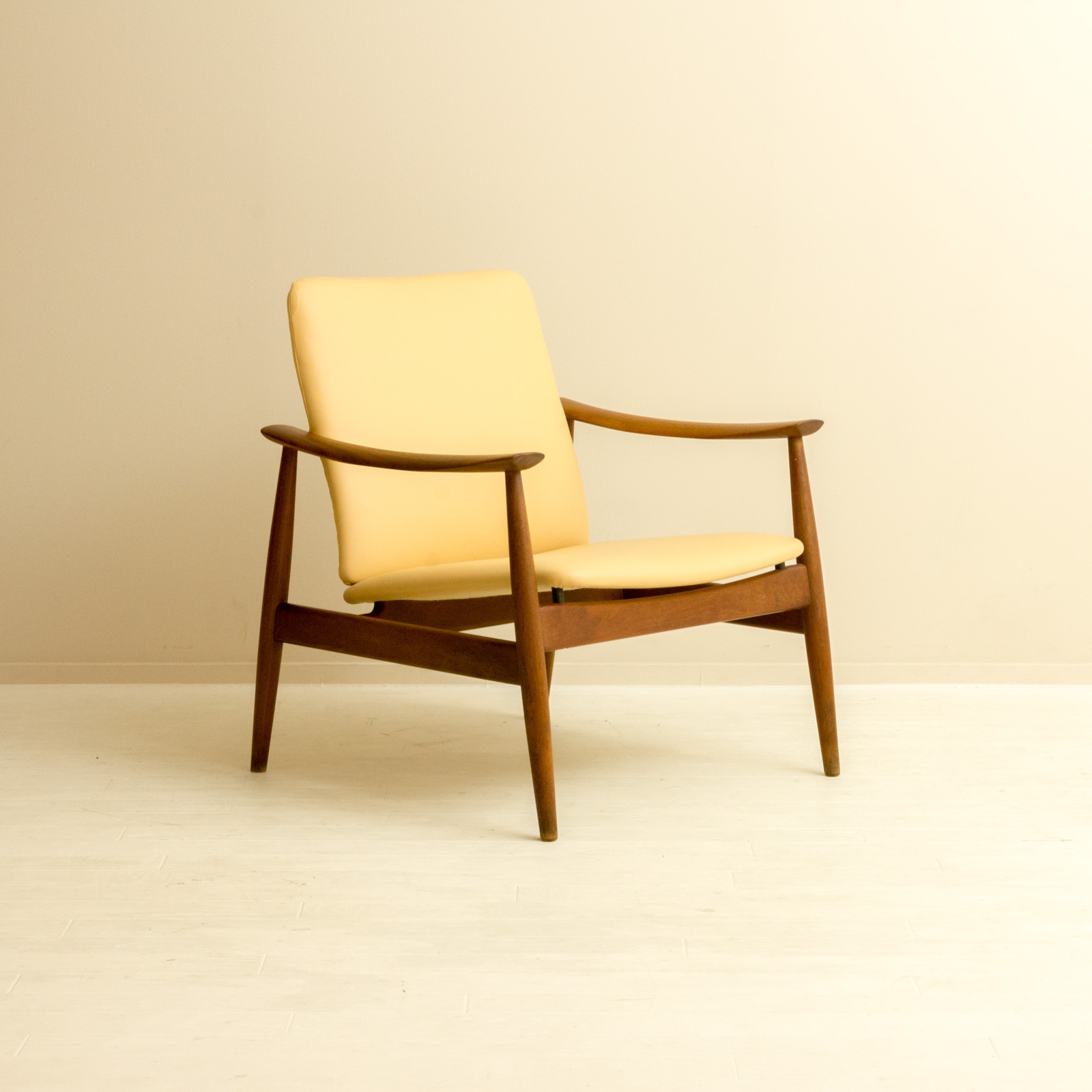 FD138 Easy Chair by Finn Juhl チーク レザー 北欧家具 通販