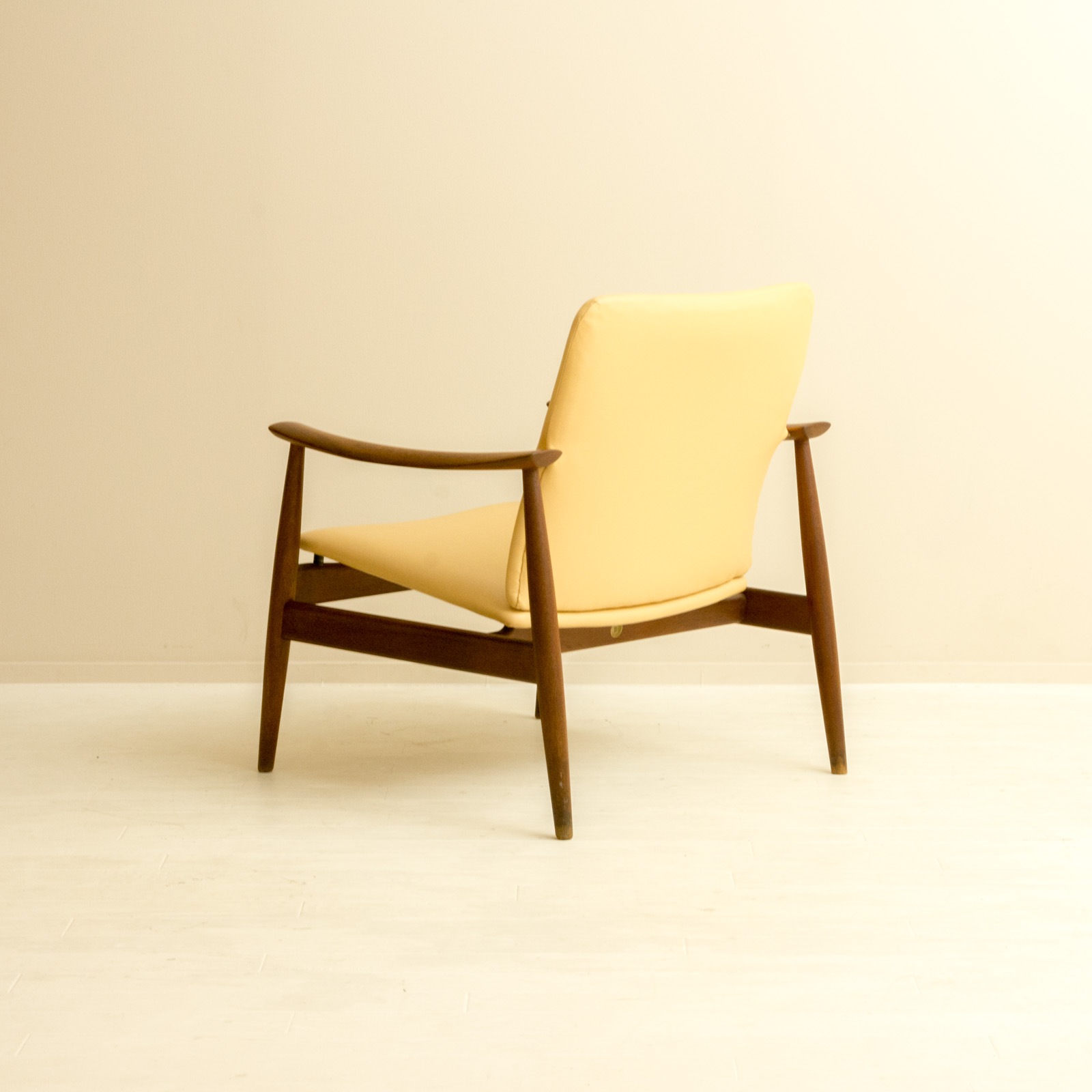FD138 Easy Chair by Finn Juhl チーク レザー 北欧家具 通販