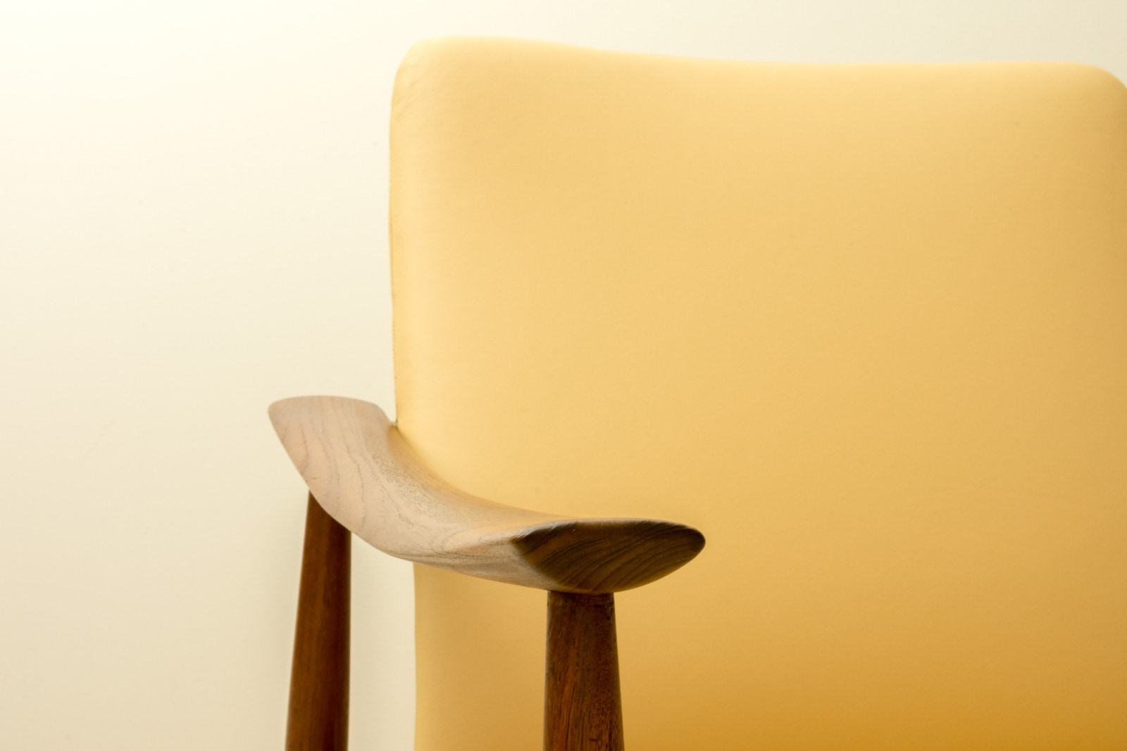 FD138 Easy Chair by Finn Juhl チーク レザー 北欧家具 通販