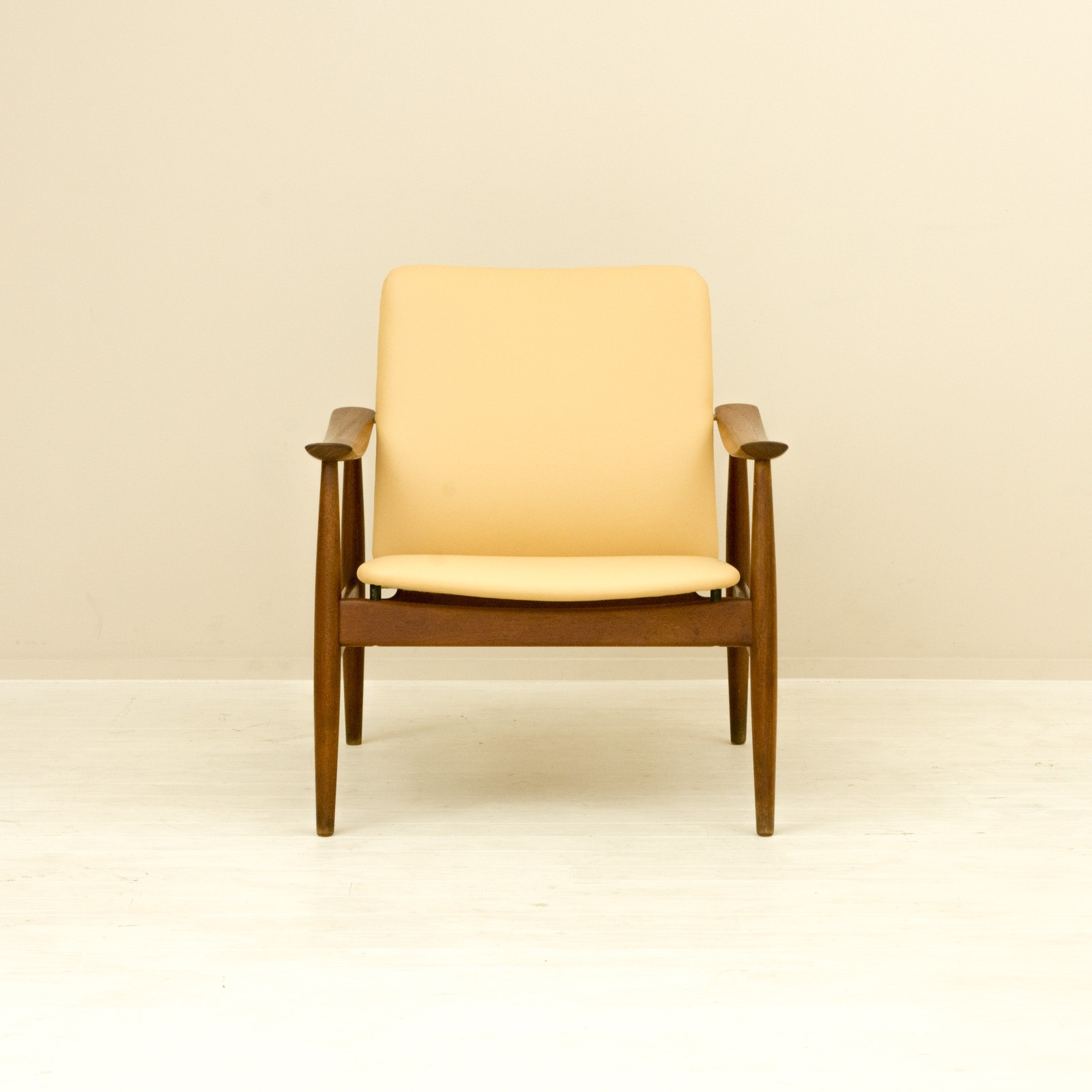 FD138 Easy Chair by Finn Juhl チーク レザー 北欧家具 通販