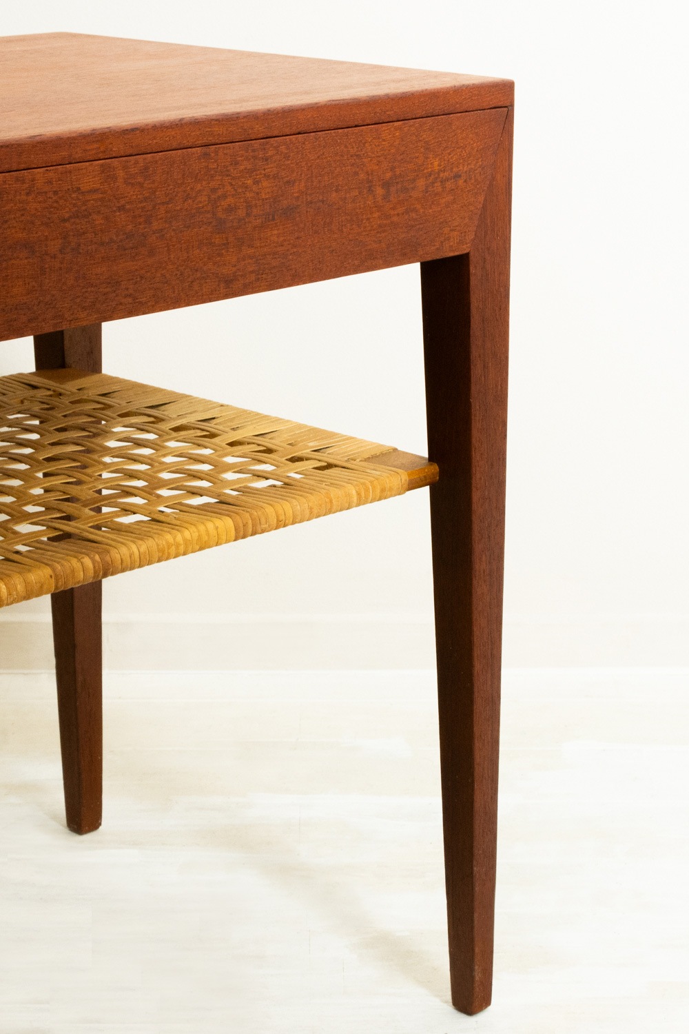 Small Table by Severin Hansen Jr(���֥�󡦥ϥ󥻥�)