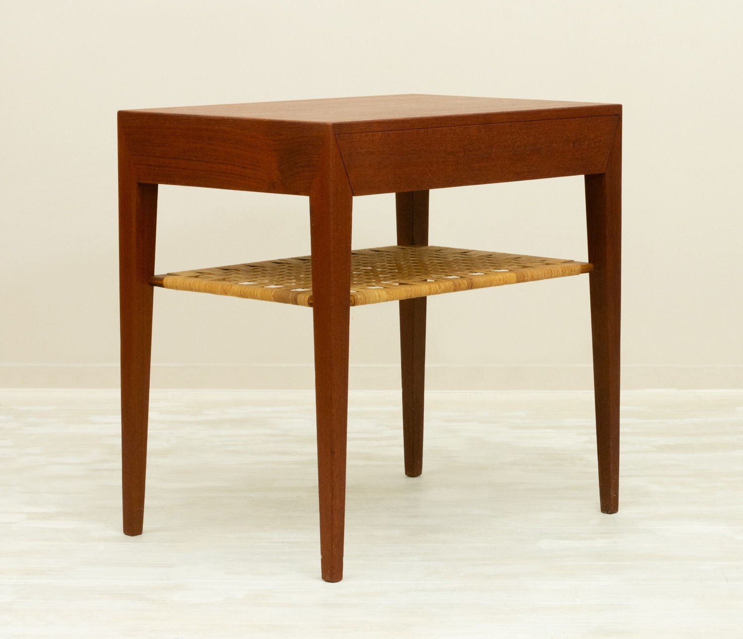 Small Table by Severin Hansen Jr(���֥�󡦥ϥ󥻥�)