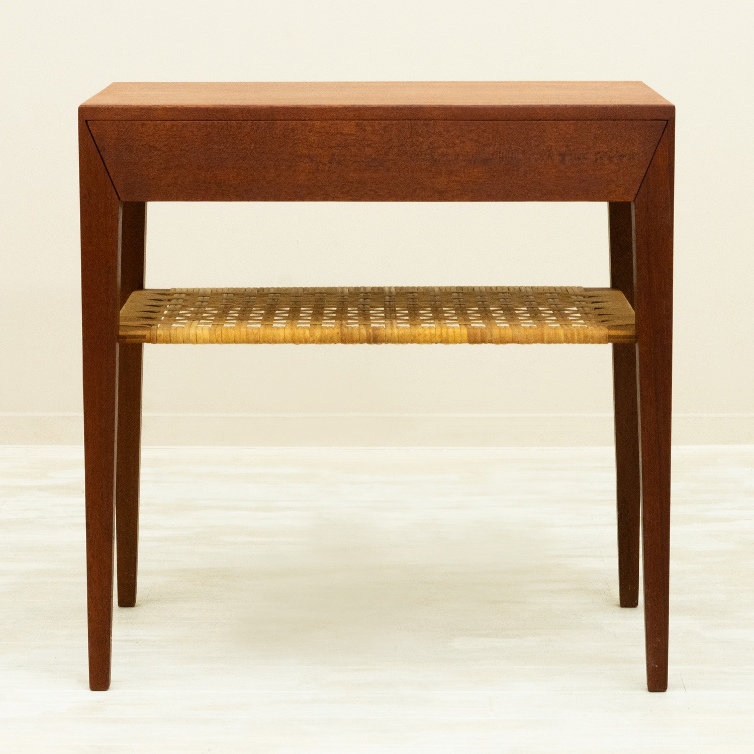 Small Table by Severin Hansen Jr(���֥�󡦥ϥ󥻥�)