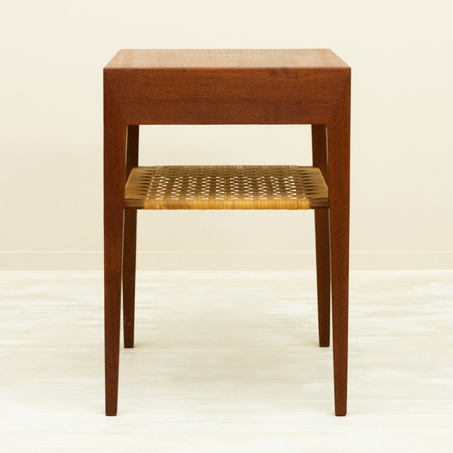Small Table by Severin Hansen Jr(���֥�󡦥ϥ󥻥�)