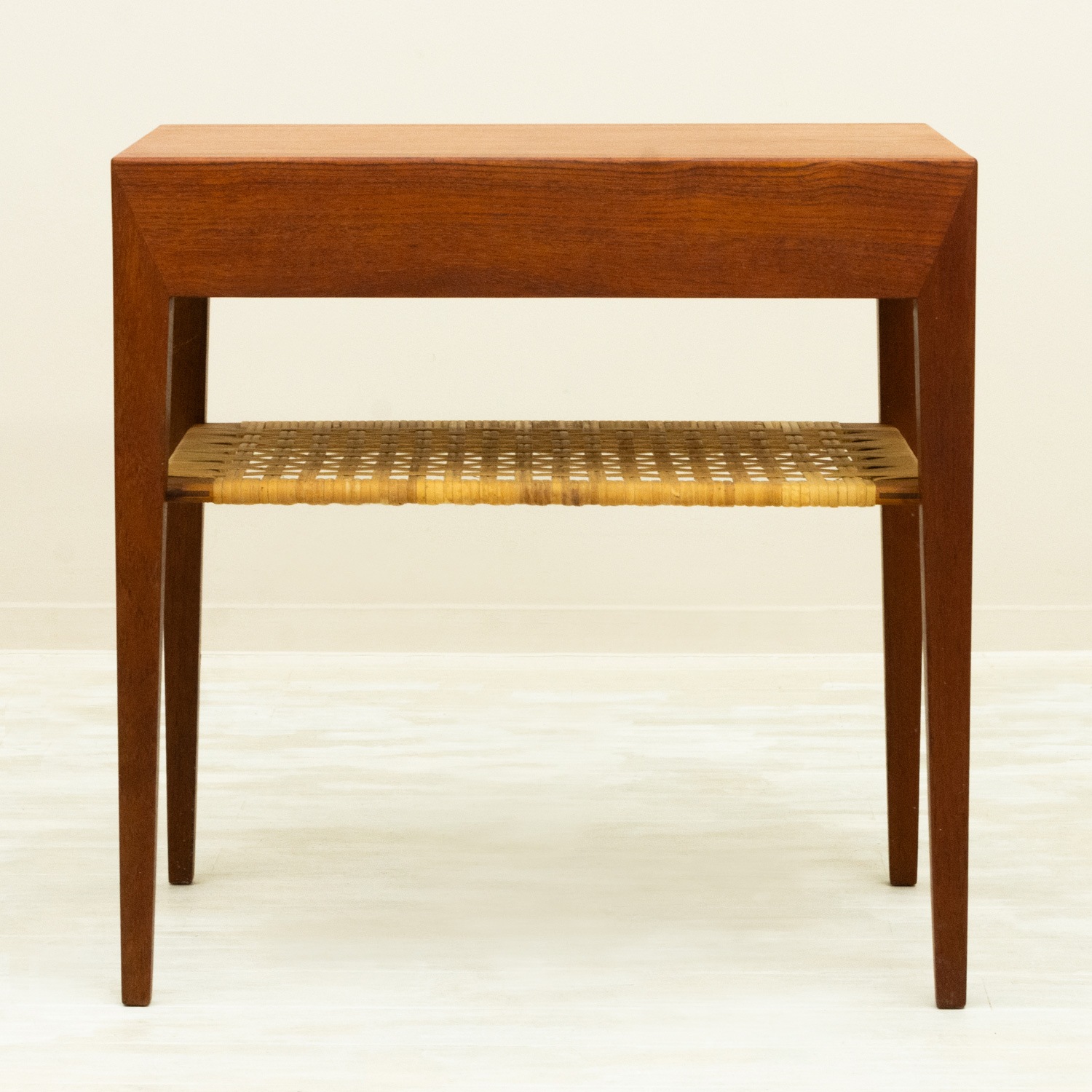 Small Table by Severin Hansen Jr(���֥�󡦥ϥ󥻥�)