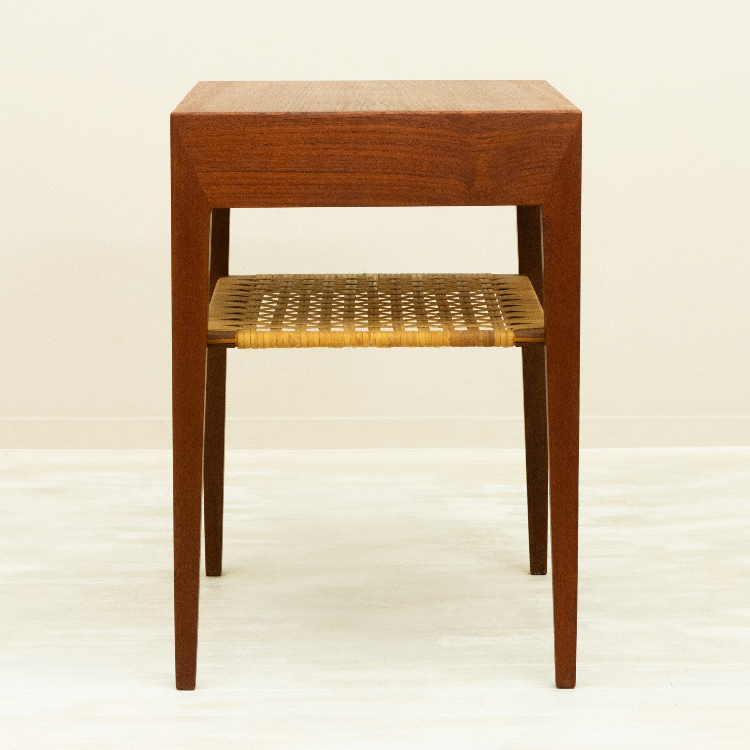 Small Table by Severin Hansen Jr(���֥�󡦥ϥ󥻥�)