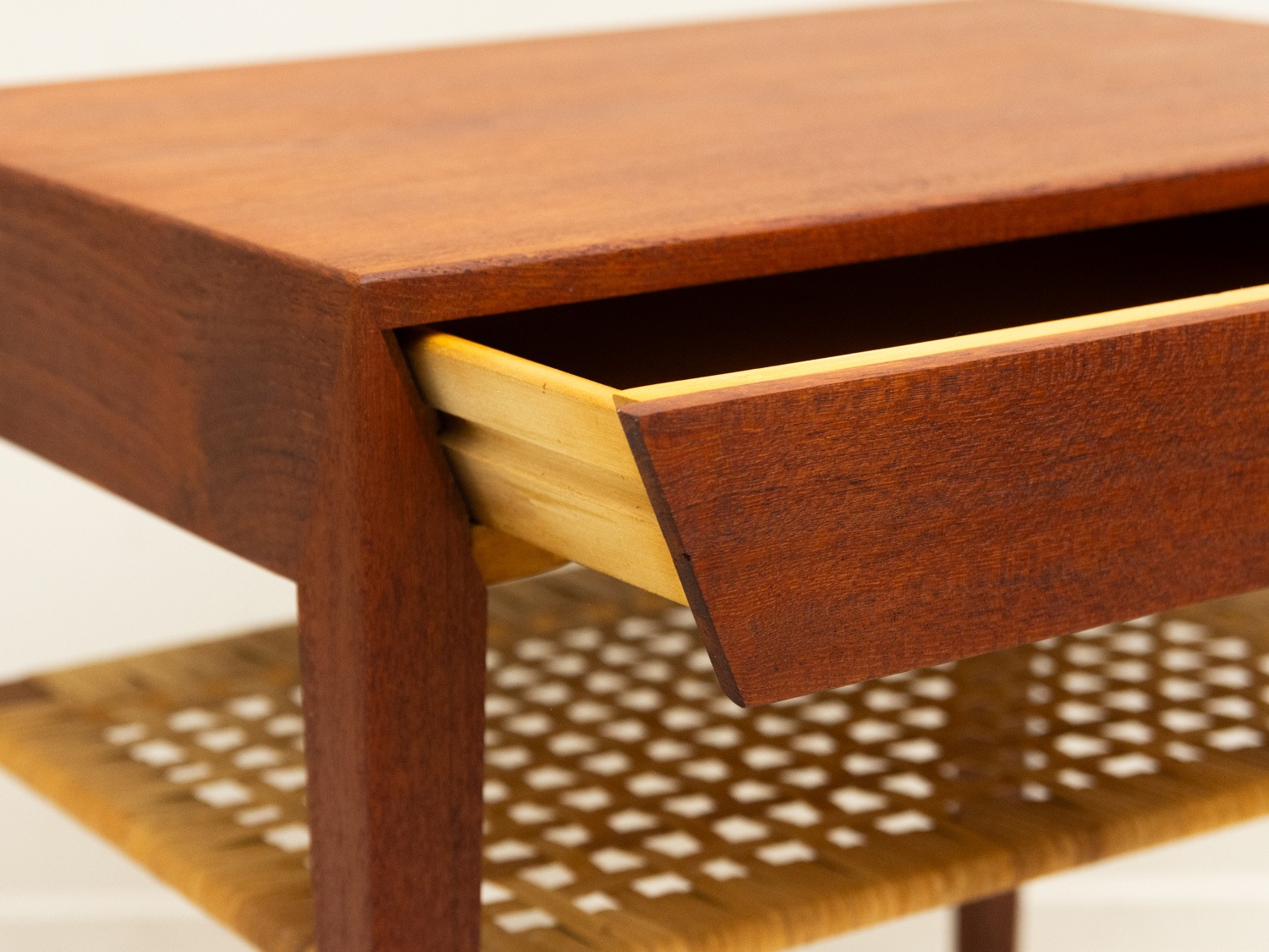 Small Table by Severin Hansen Jr(���֥�󡦥ϥ󥻥�)