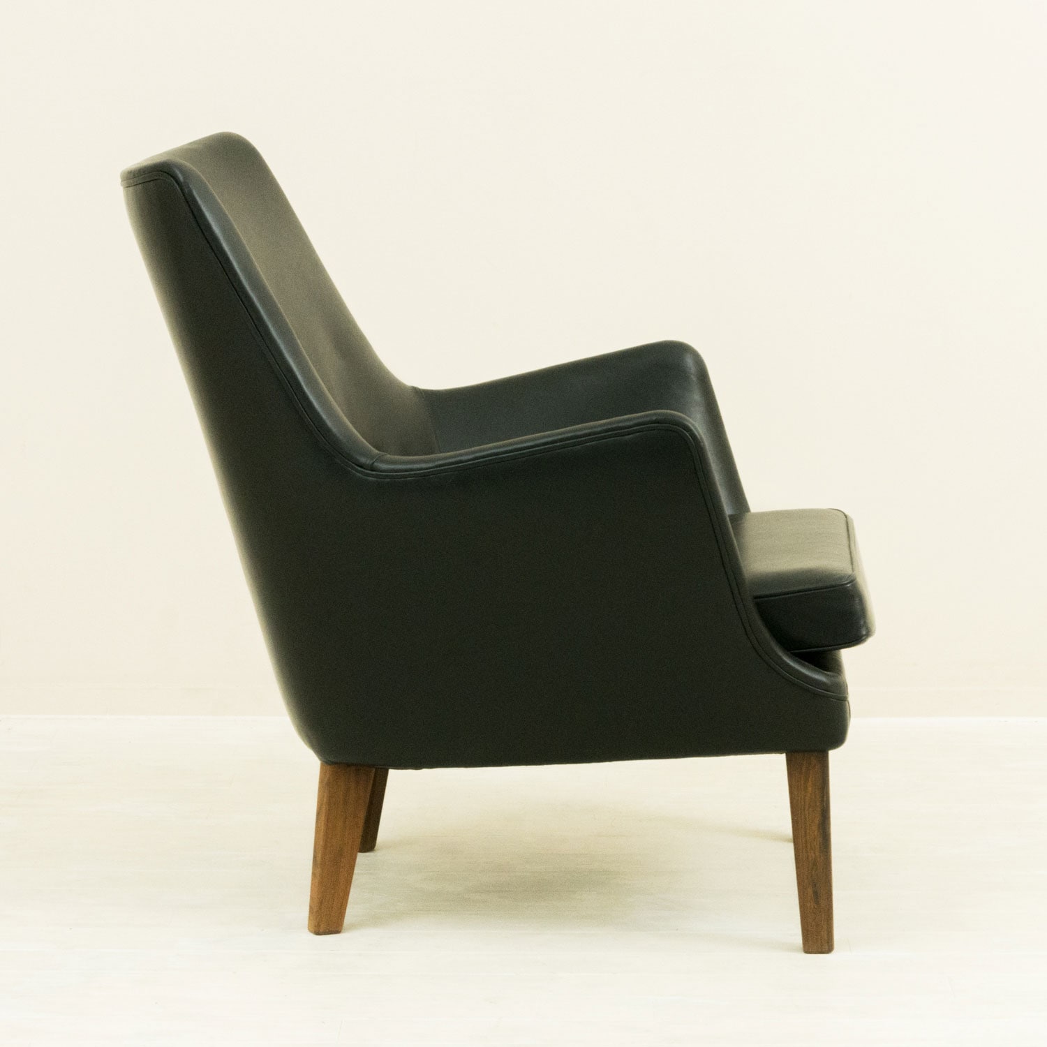 AV53 Easy Chair Arne Vodder ローズウッド レザー 北欧家具 通販