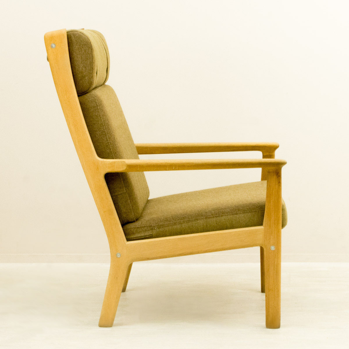 GE265 Easy Chair by Hans J Wegner